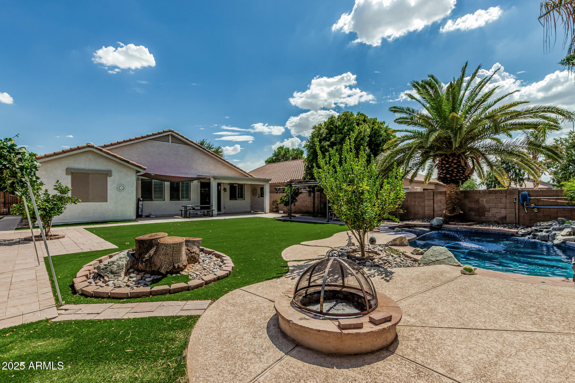 3044 E SPARROW Place