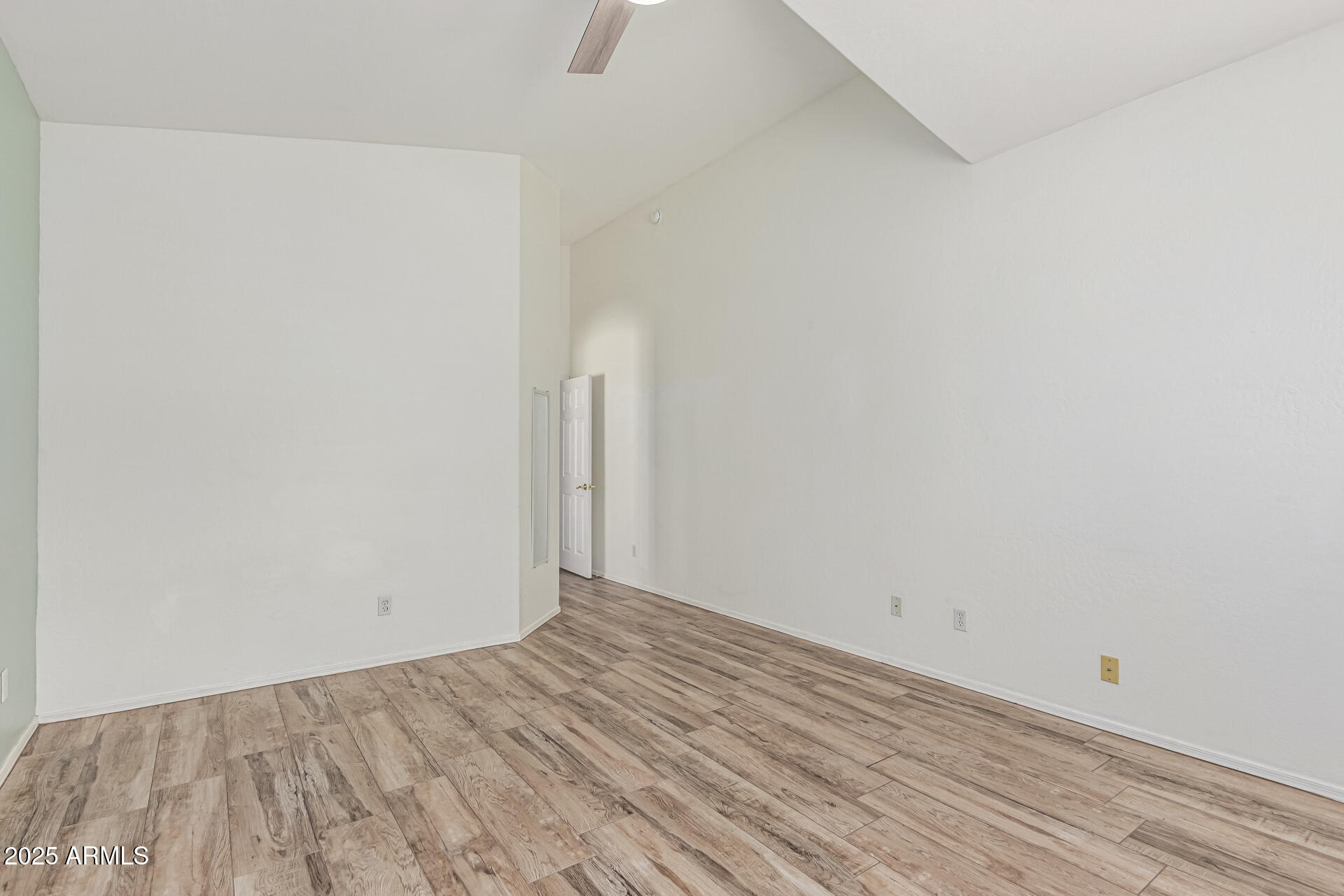 3044 E SPARROW Place