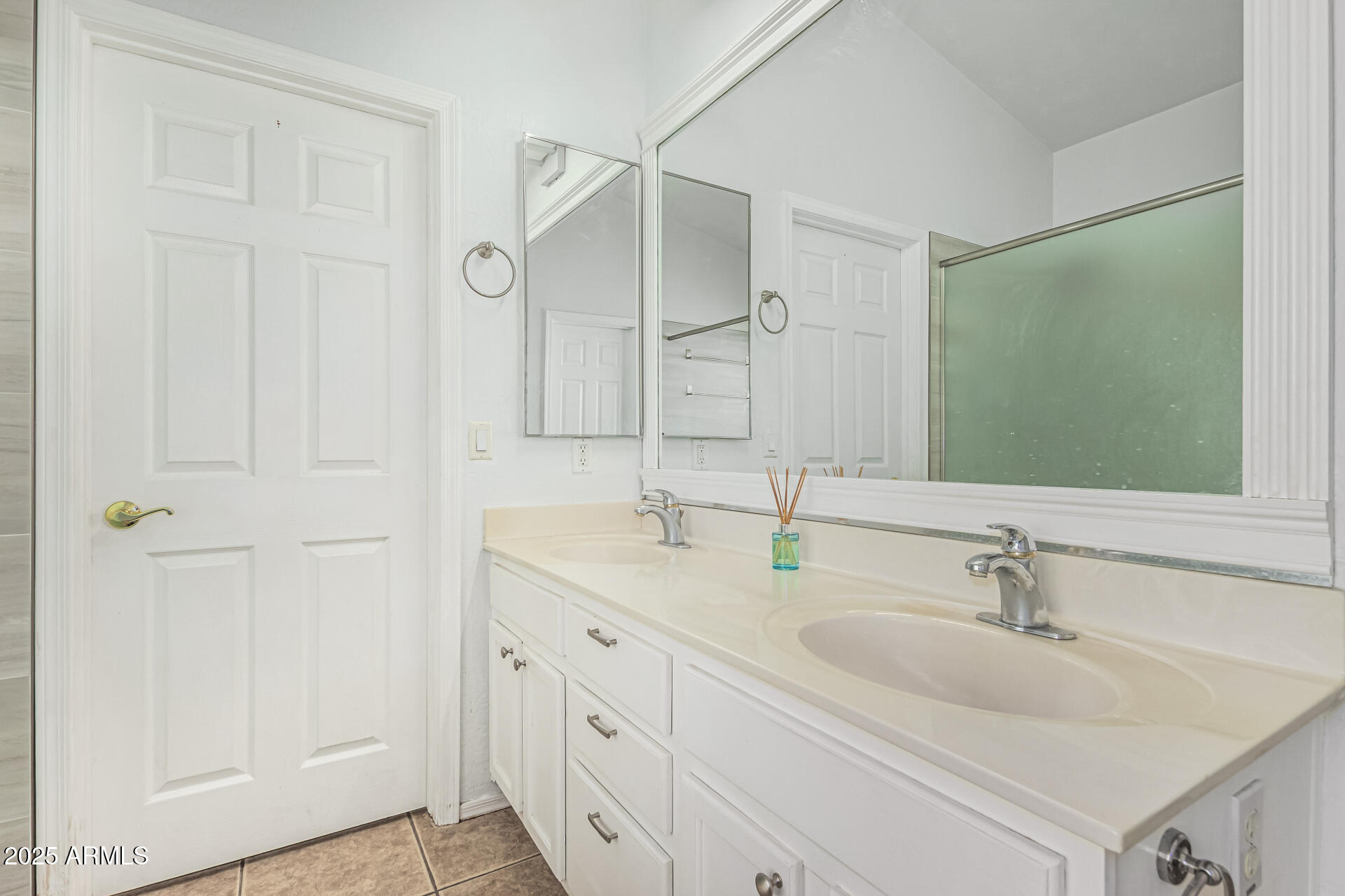 3044 E SPARROW Place