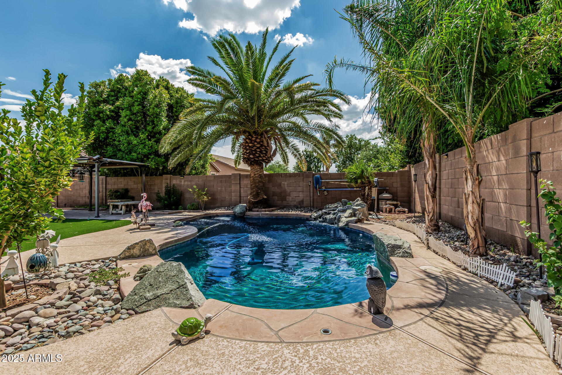 3044 E SPARROW Place