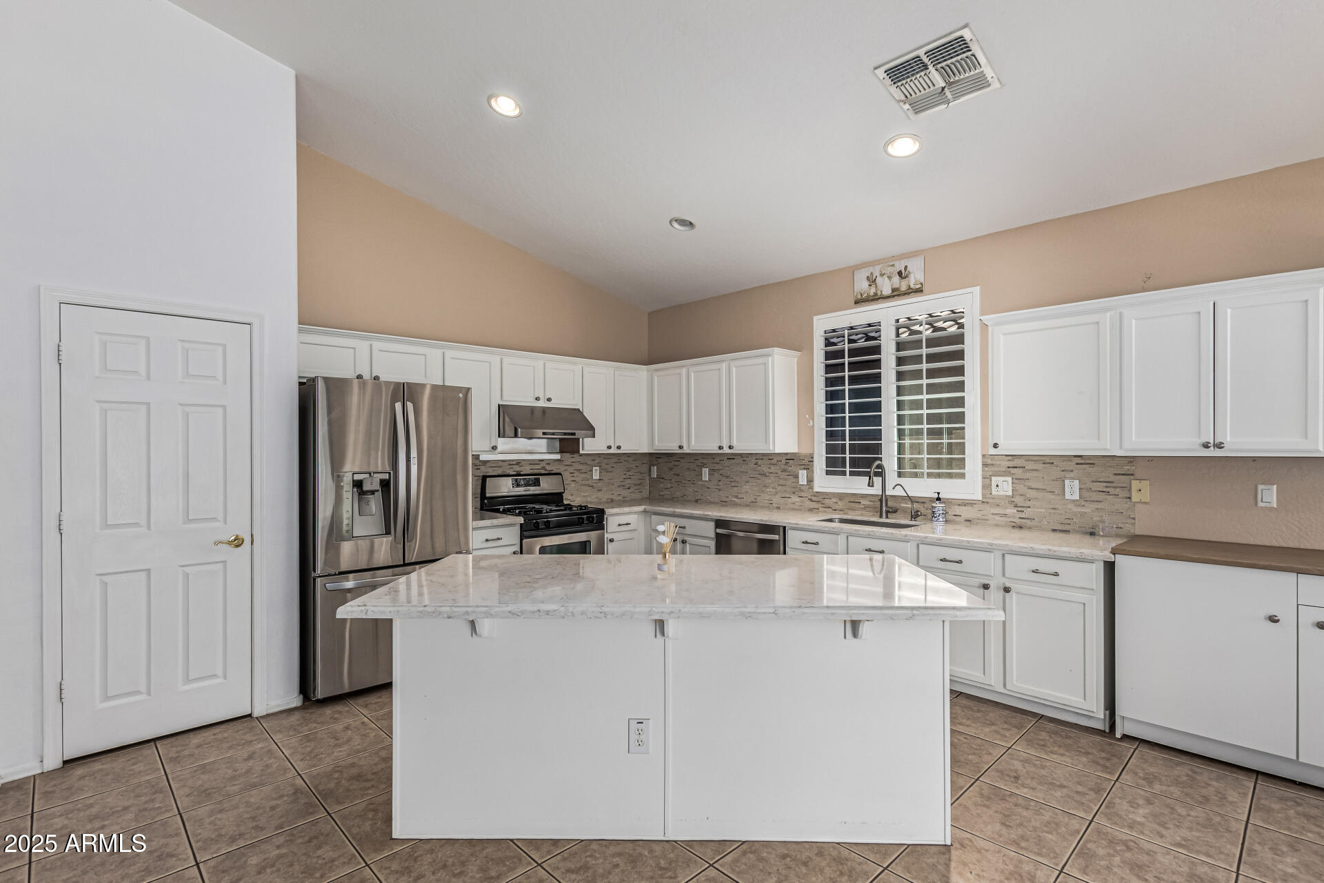 3044 E SPARROW Place