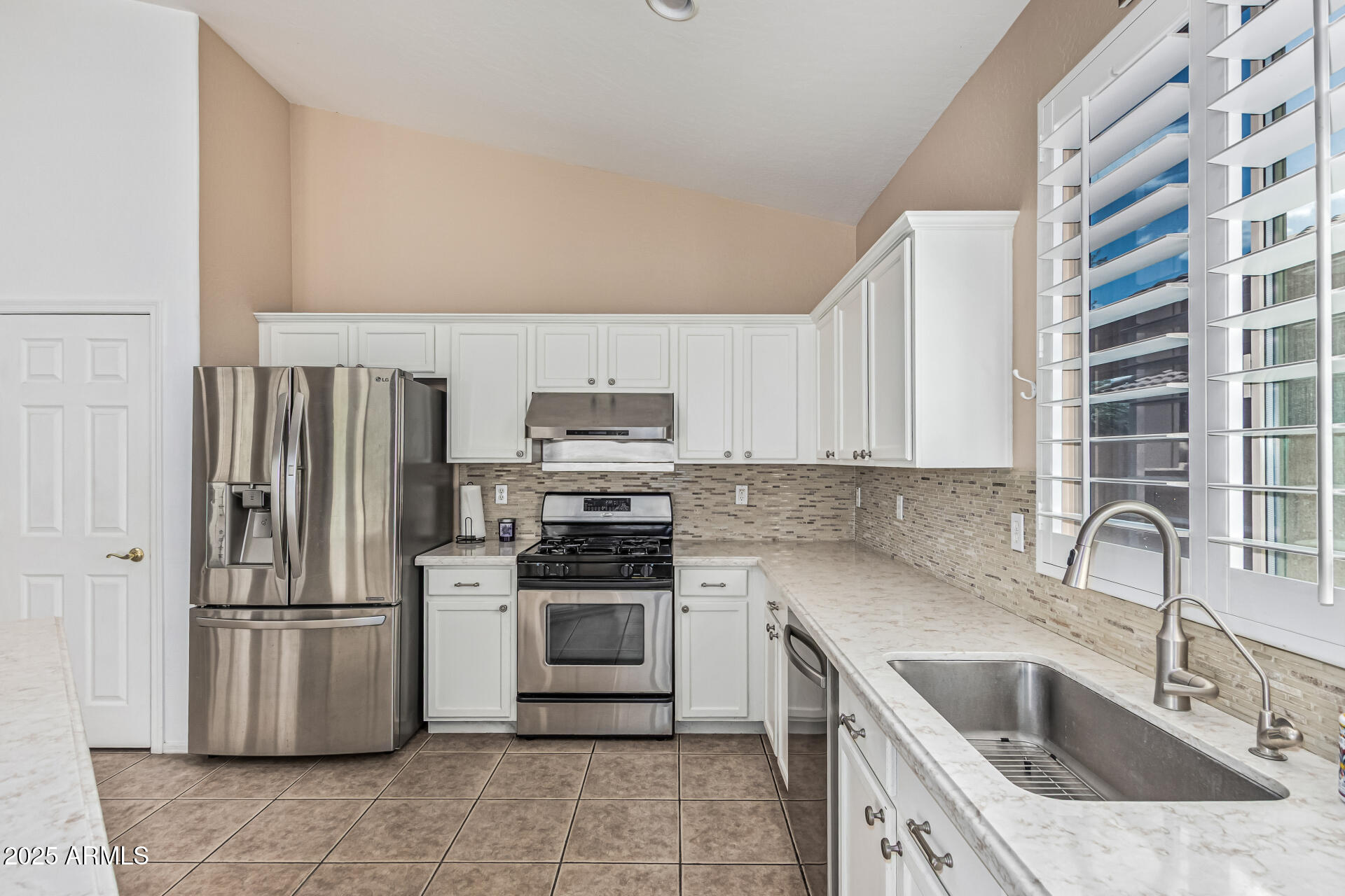 3044 E SPARROW Place