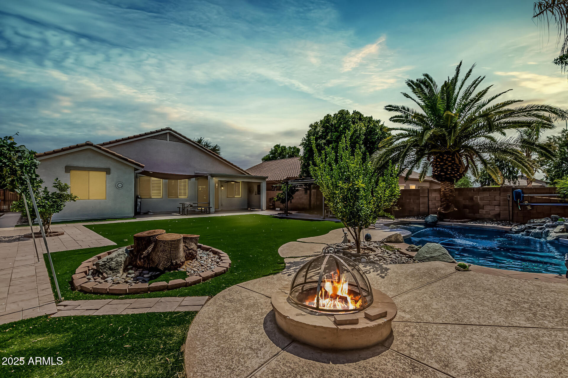 3044 E SPARROW Place