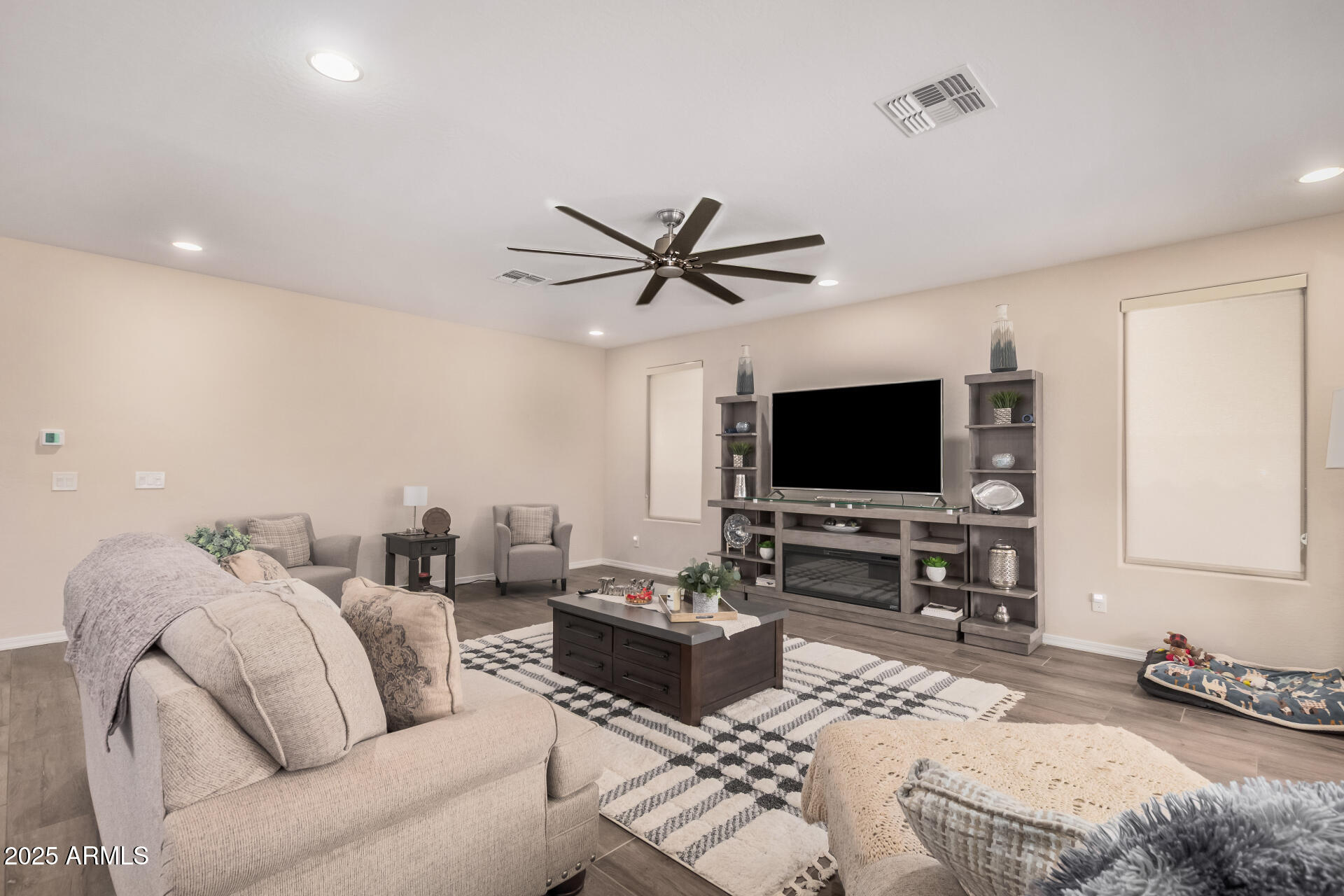 26035 W QUAIL Avenue