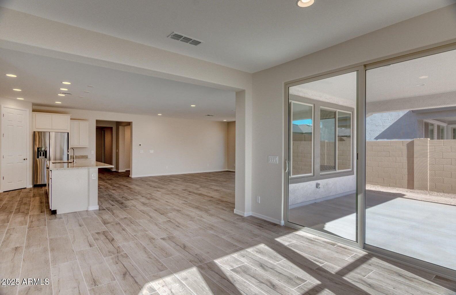 26035 W QUAIL Avenue