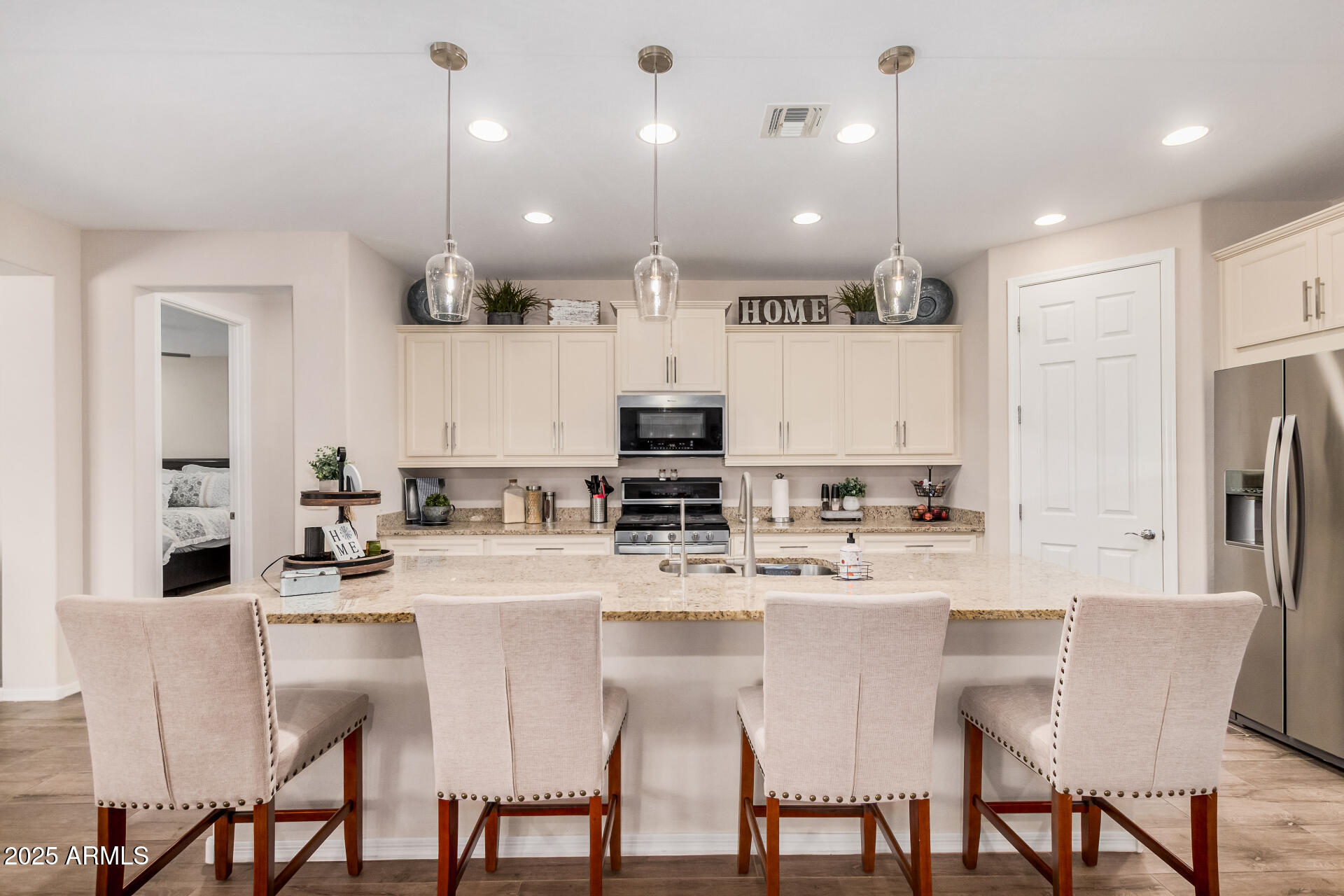 26035 W QUAIL Avenue