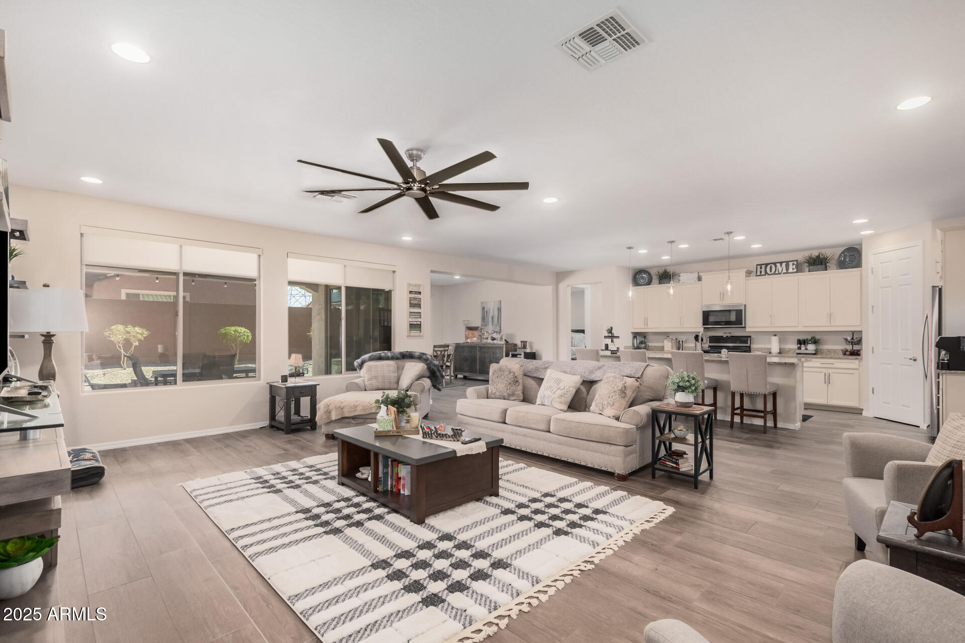 26035 W QUAIL Avenue