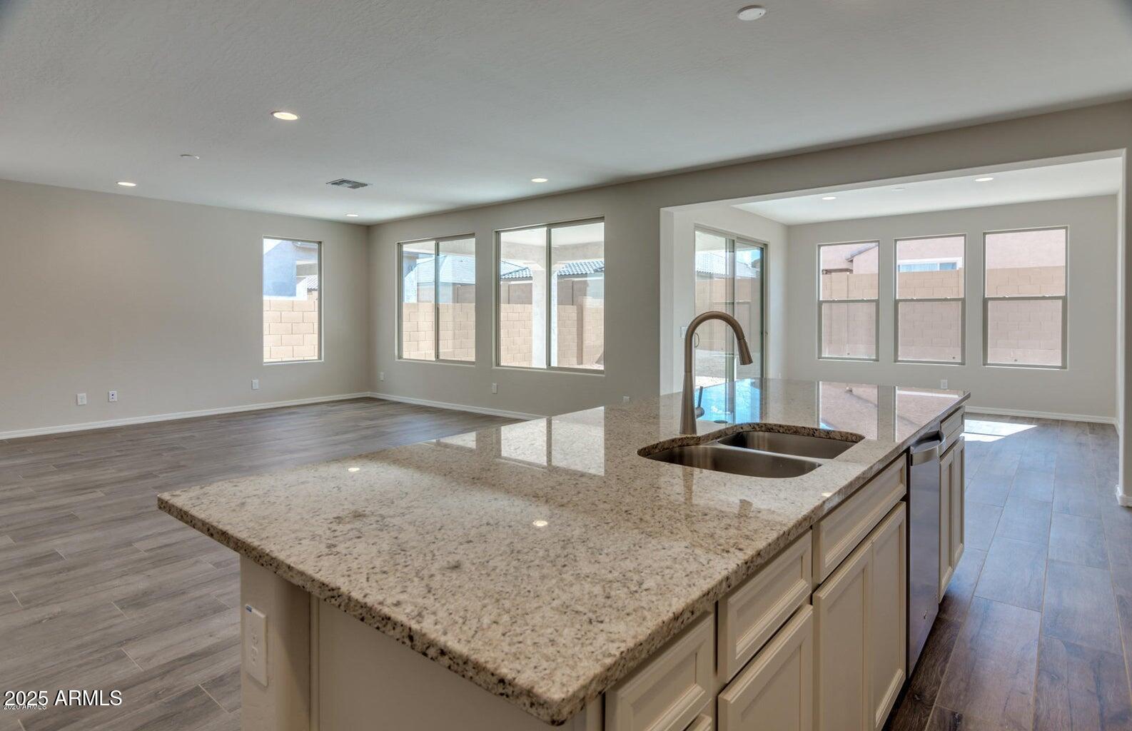 26035 W QUAIL Avenue