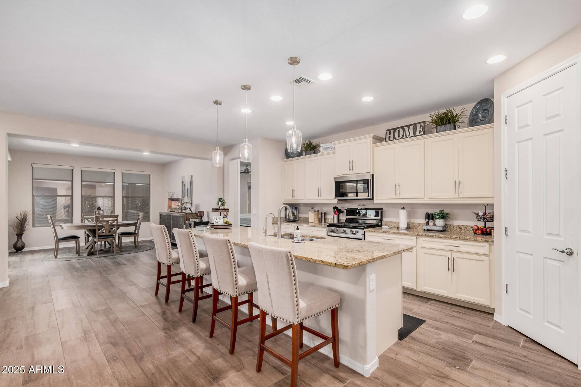 26035 W QUAIL Avenue