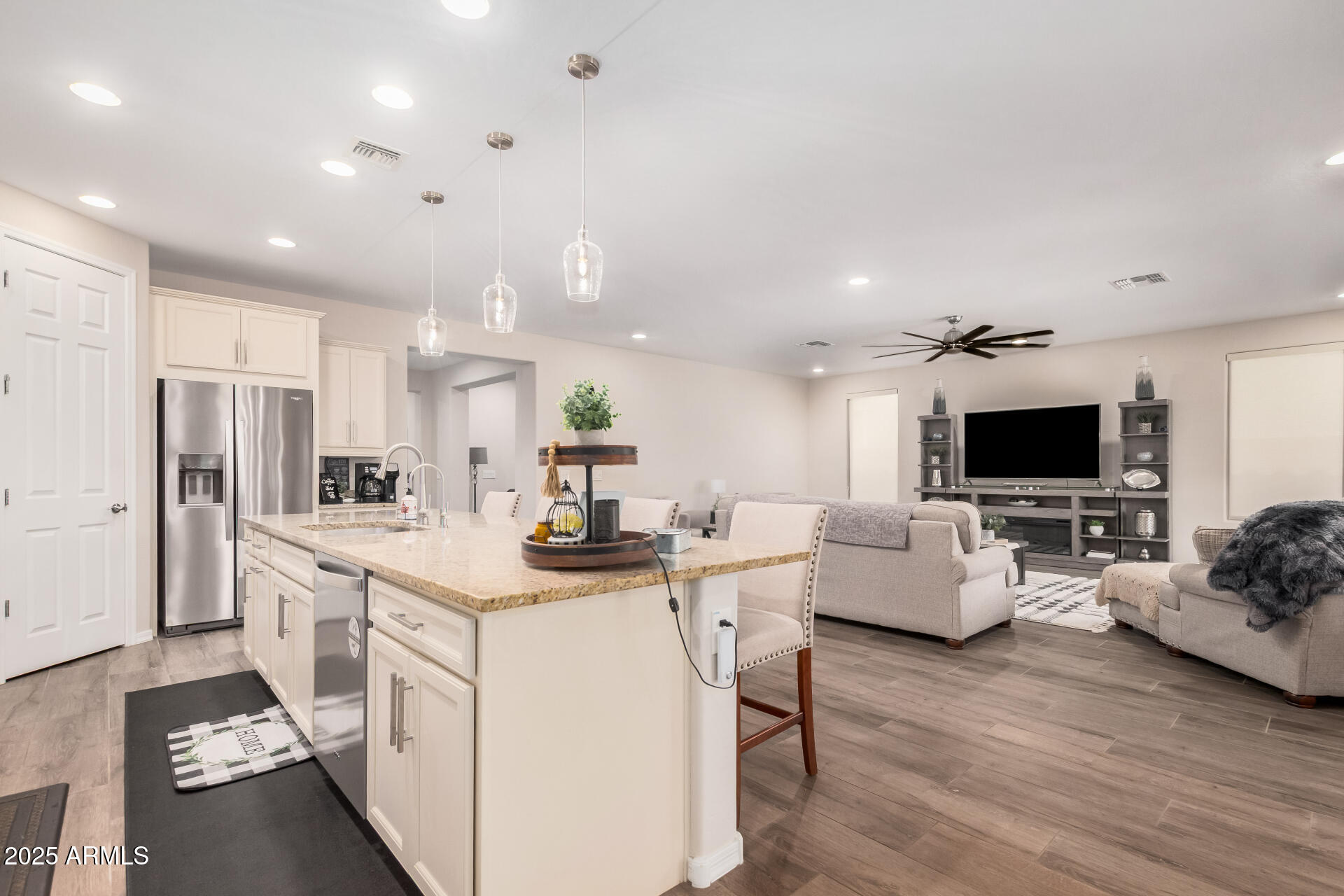 26035 W QUAIL Avenue