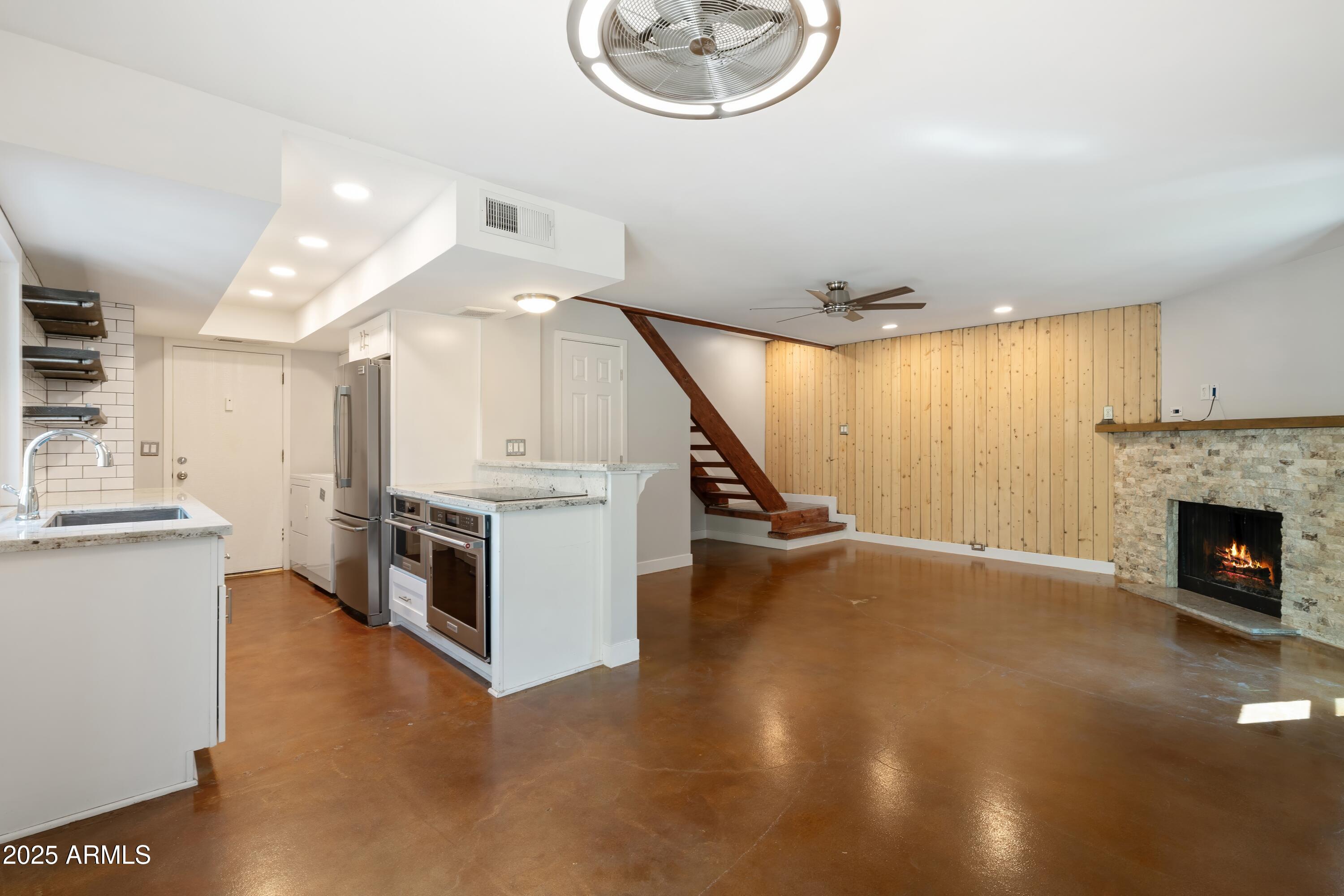 10420 N 11TH Street, 1