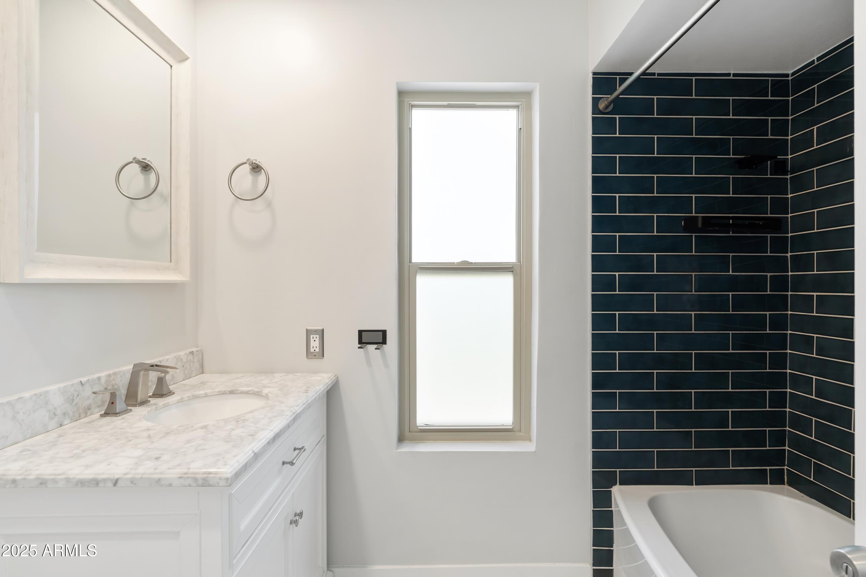 10420 N 11TH Street, 1