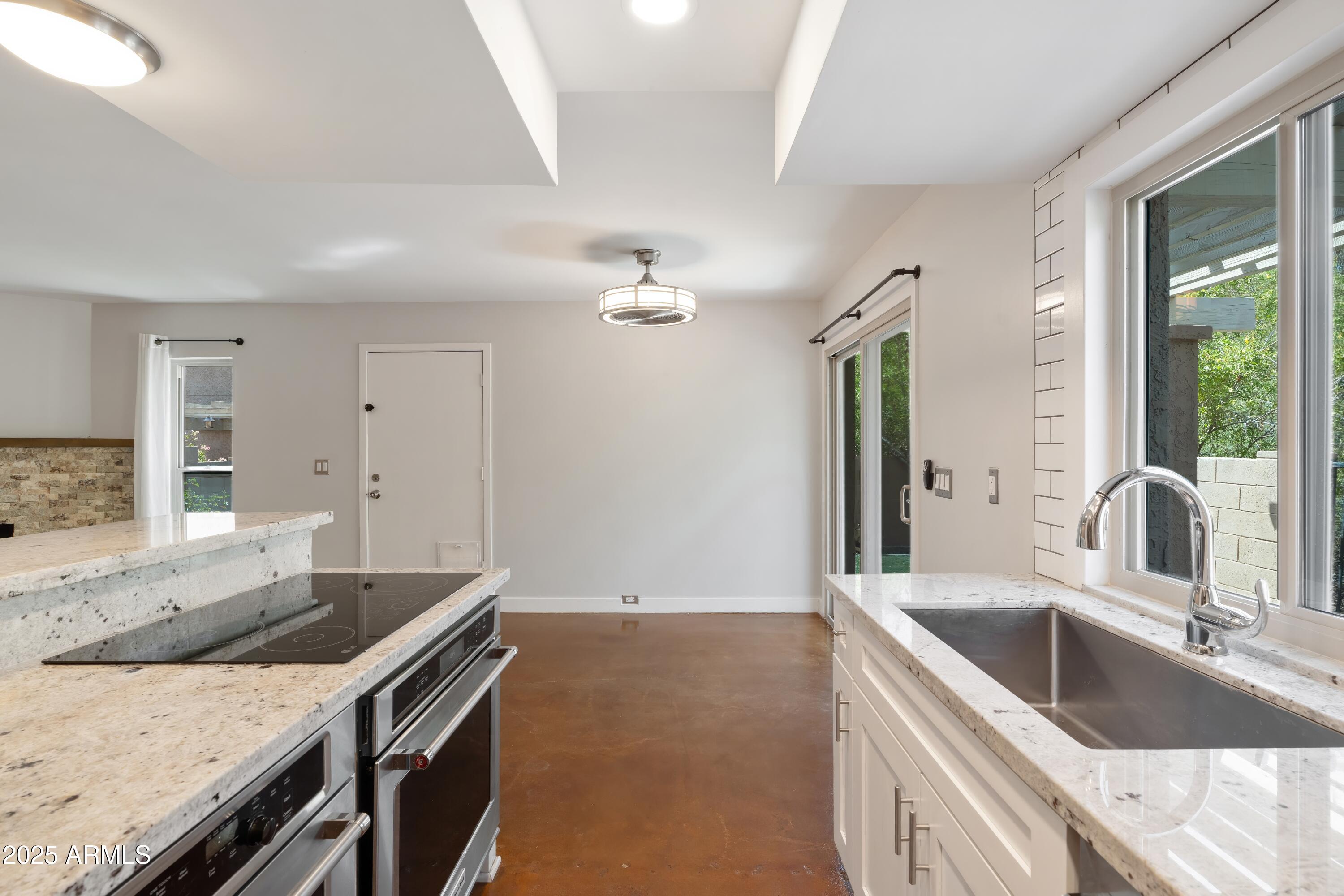 10420 N 11TH Street, 1