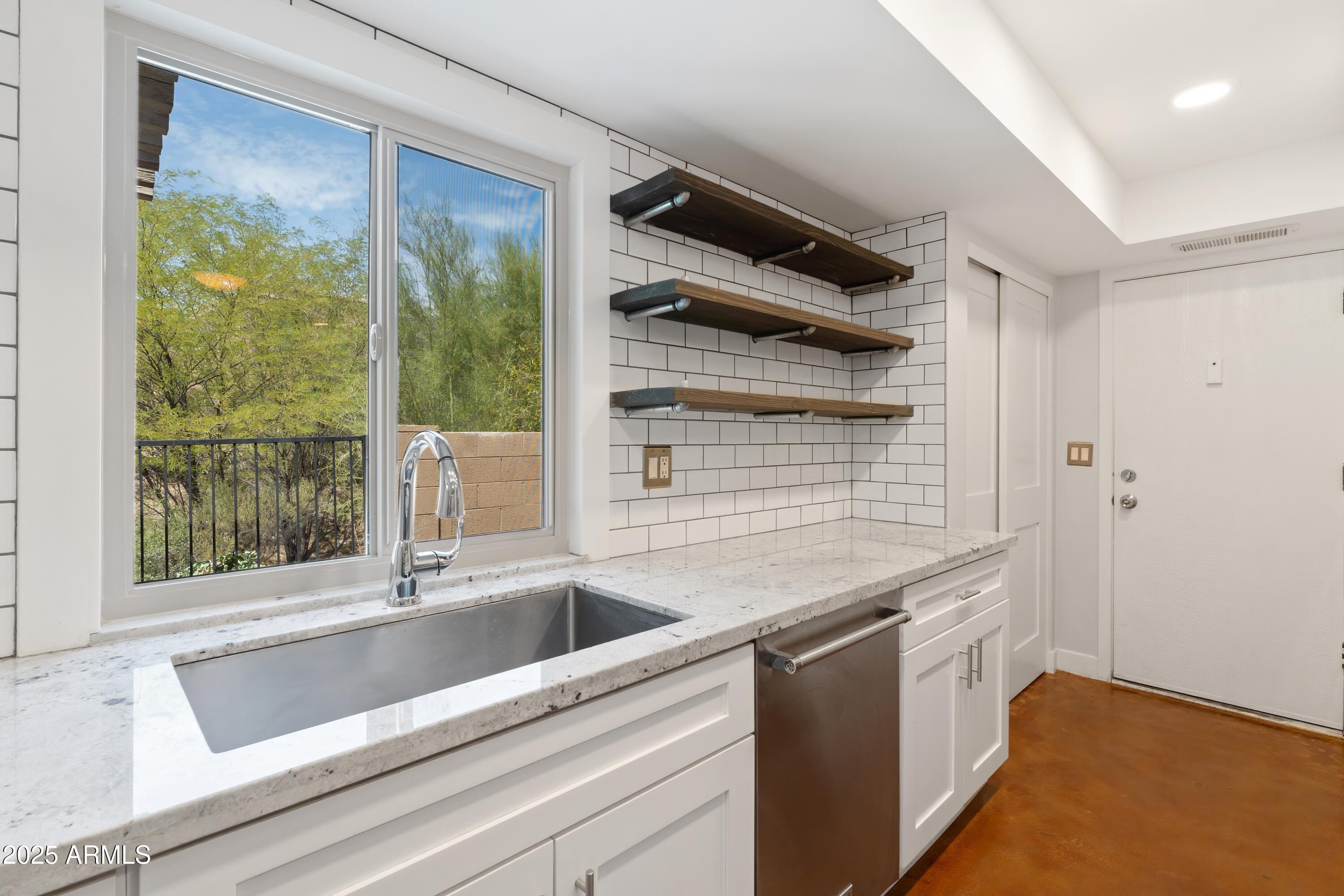 10420 N 11TH Street, 1