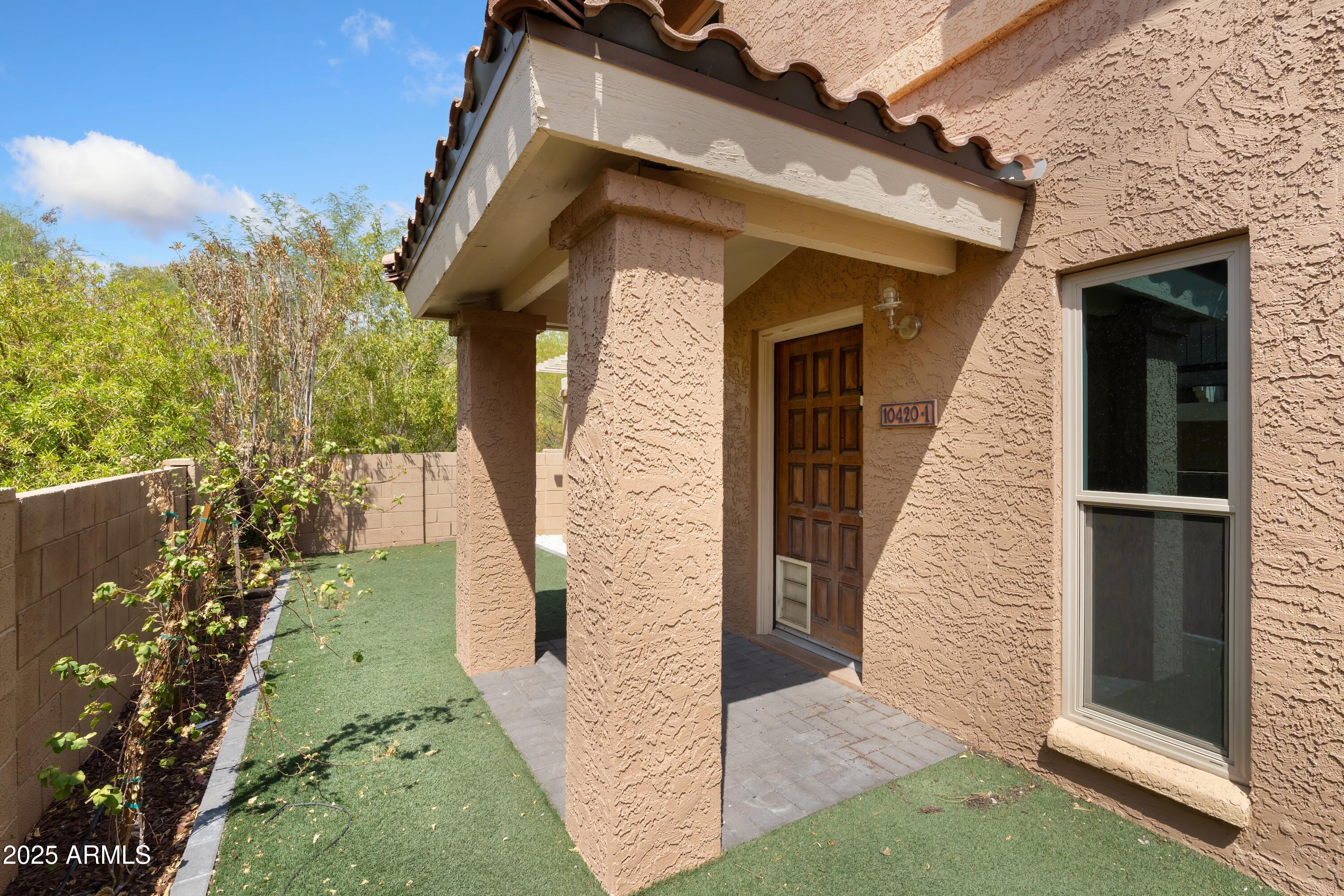 10420 N 11TH Street, 1