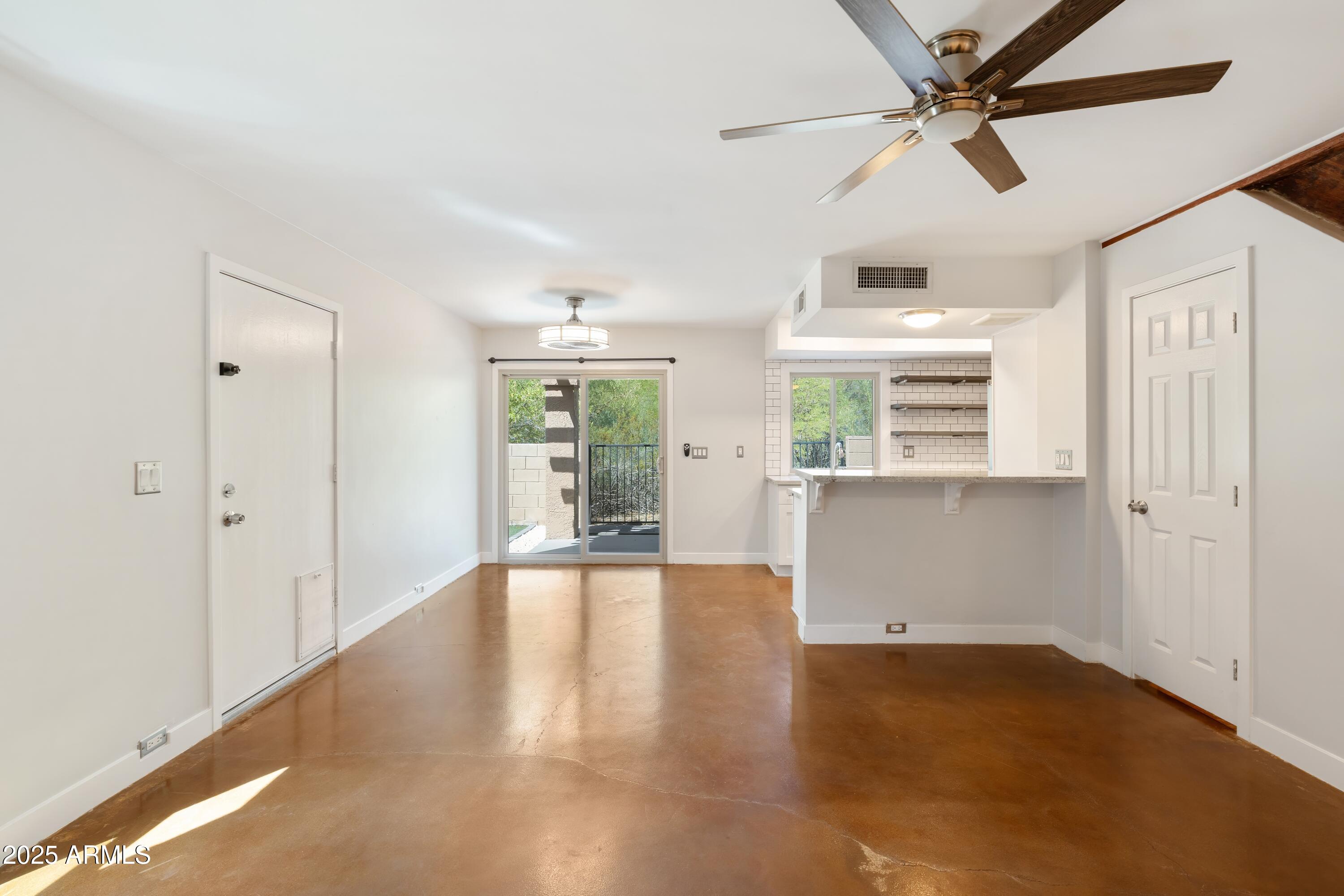 10420 N 11TH Street, 1