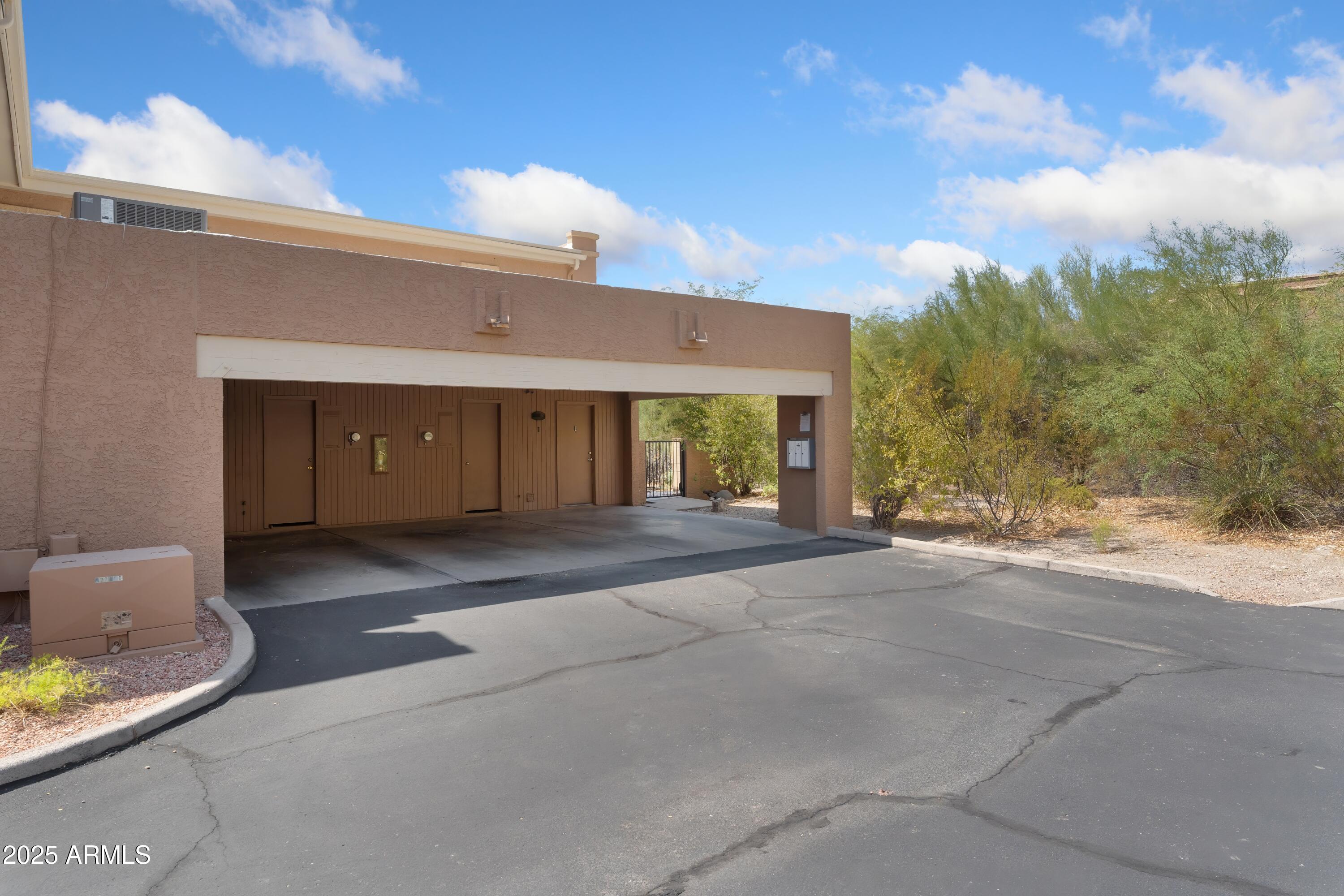 10420 N 11TH Street, 1