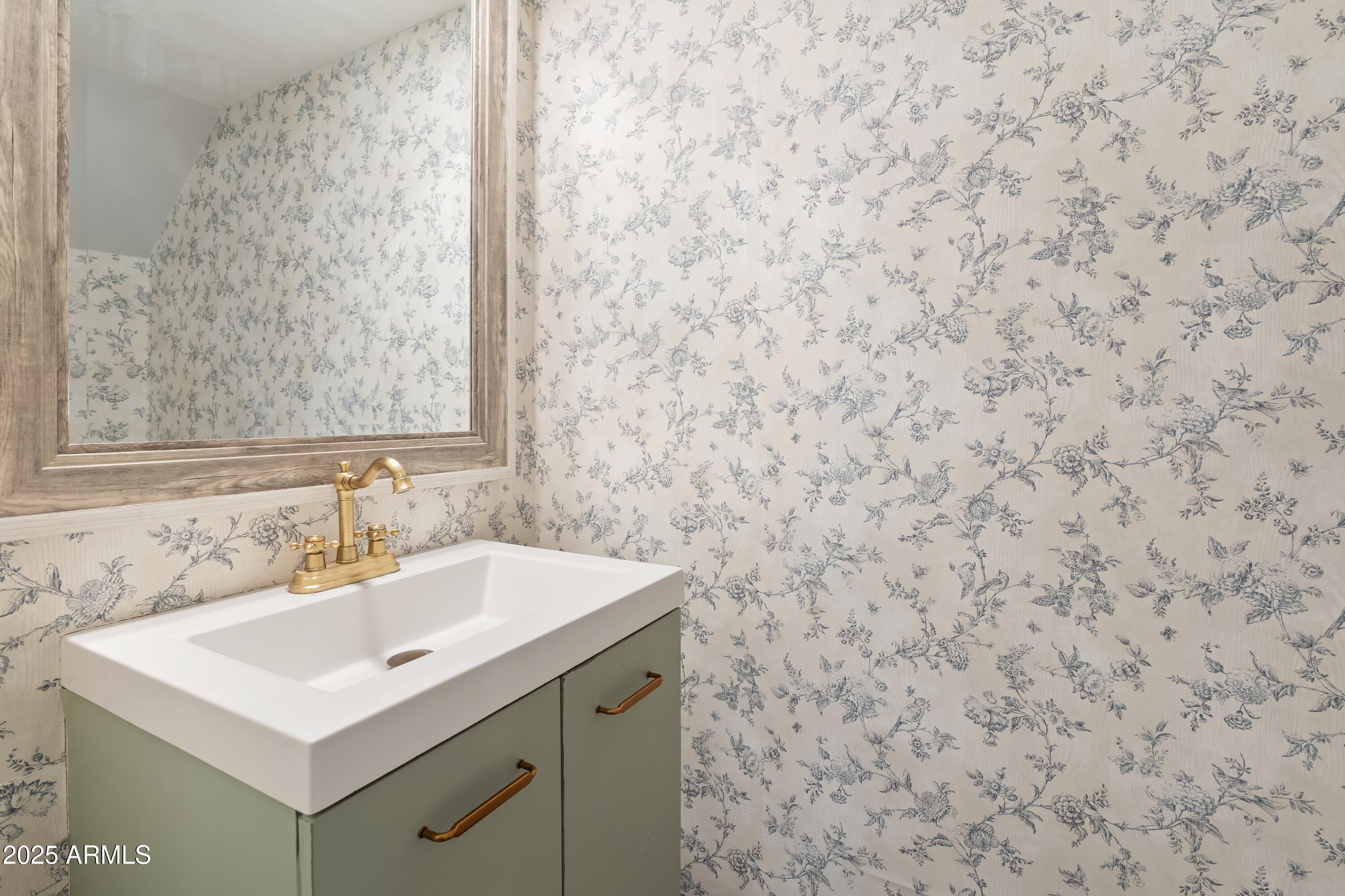 10420 N 11TH Street, 1