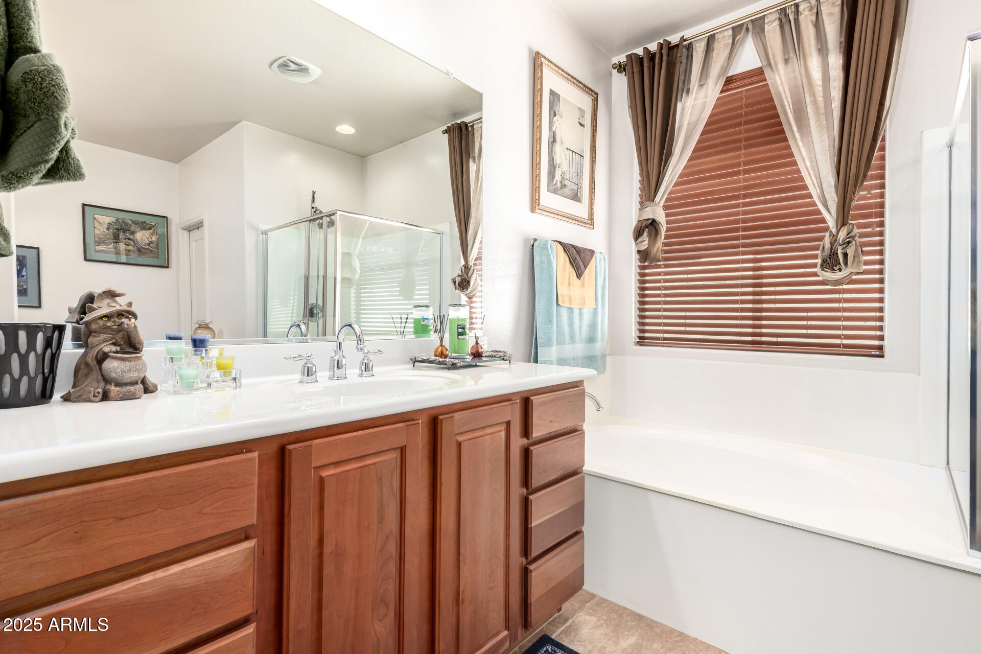 3325 E GRAND CANYON Drive