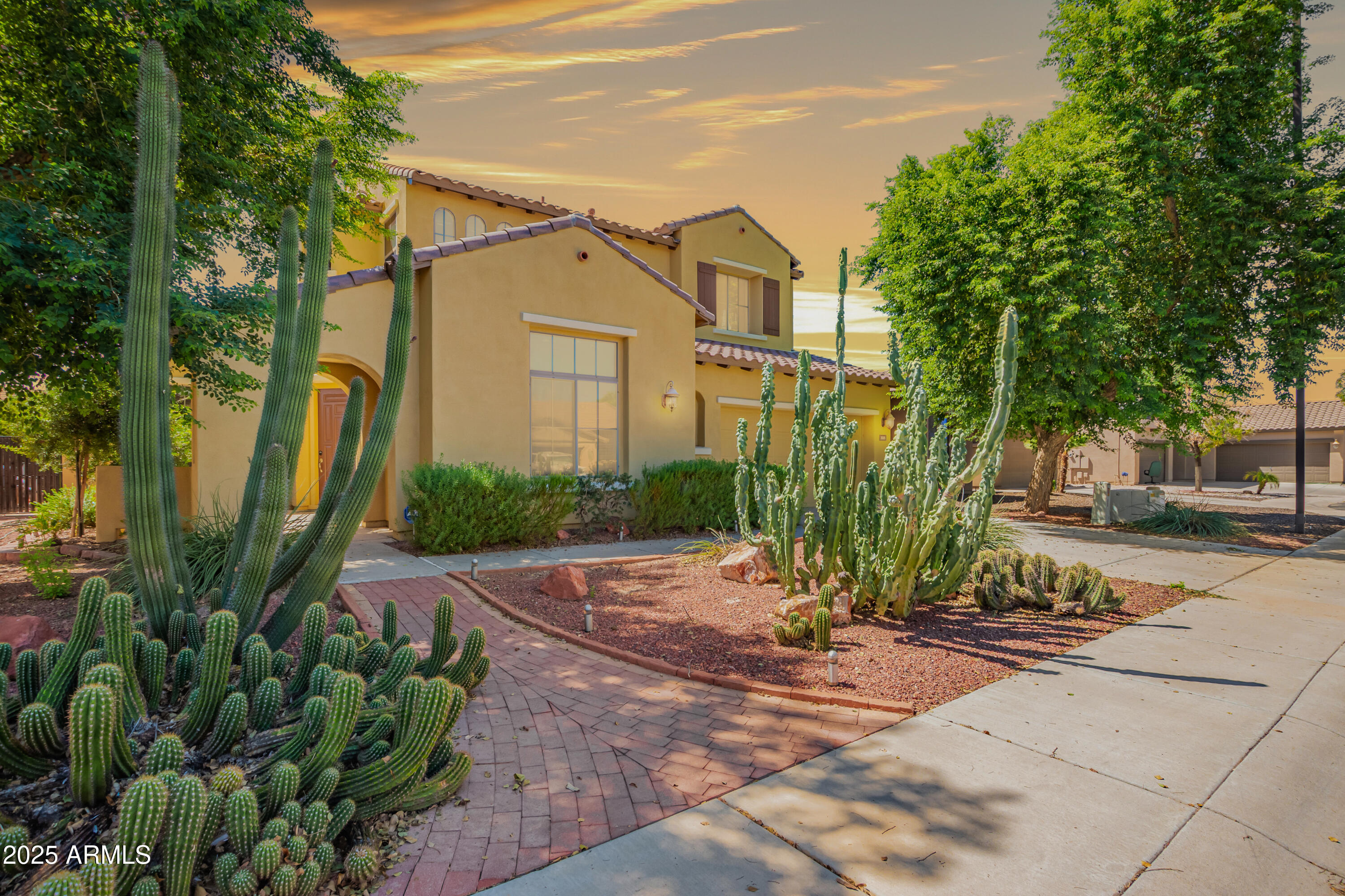 3325 E GRAND CANYON Drive