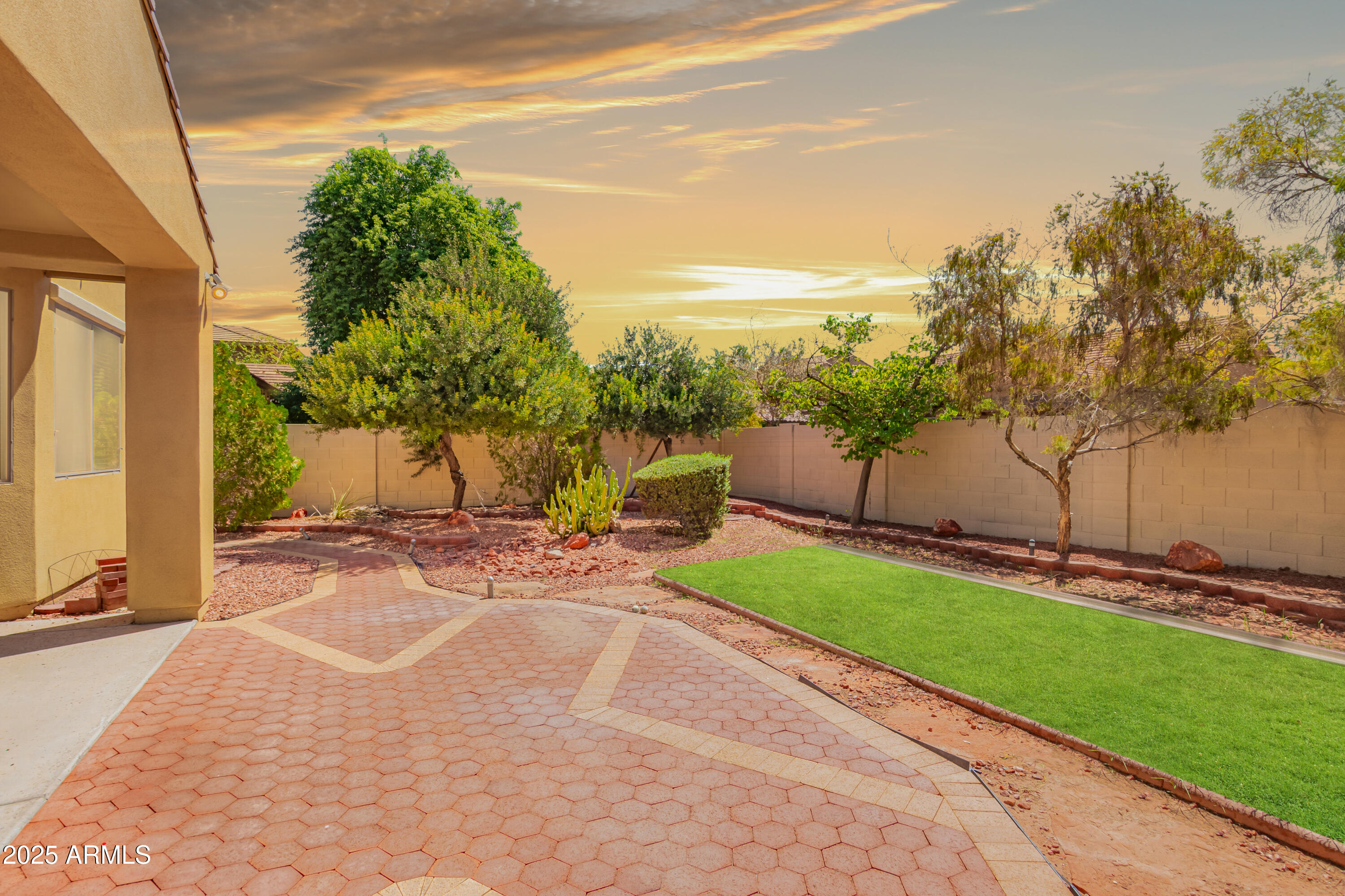 3325 E GRAND CANYON Drive