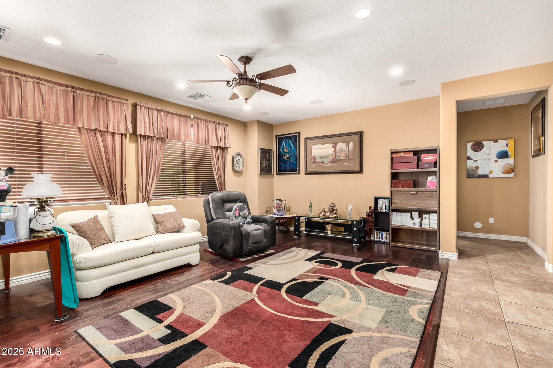 3325 E GRAND CANYON Drive