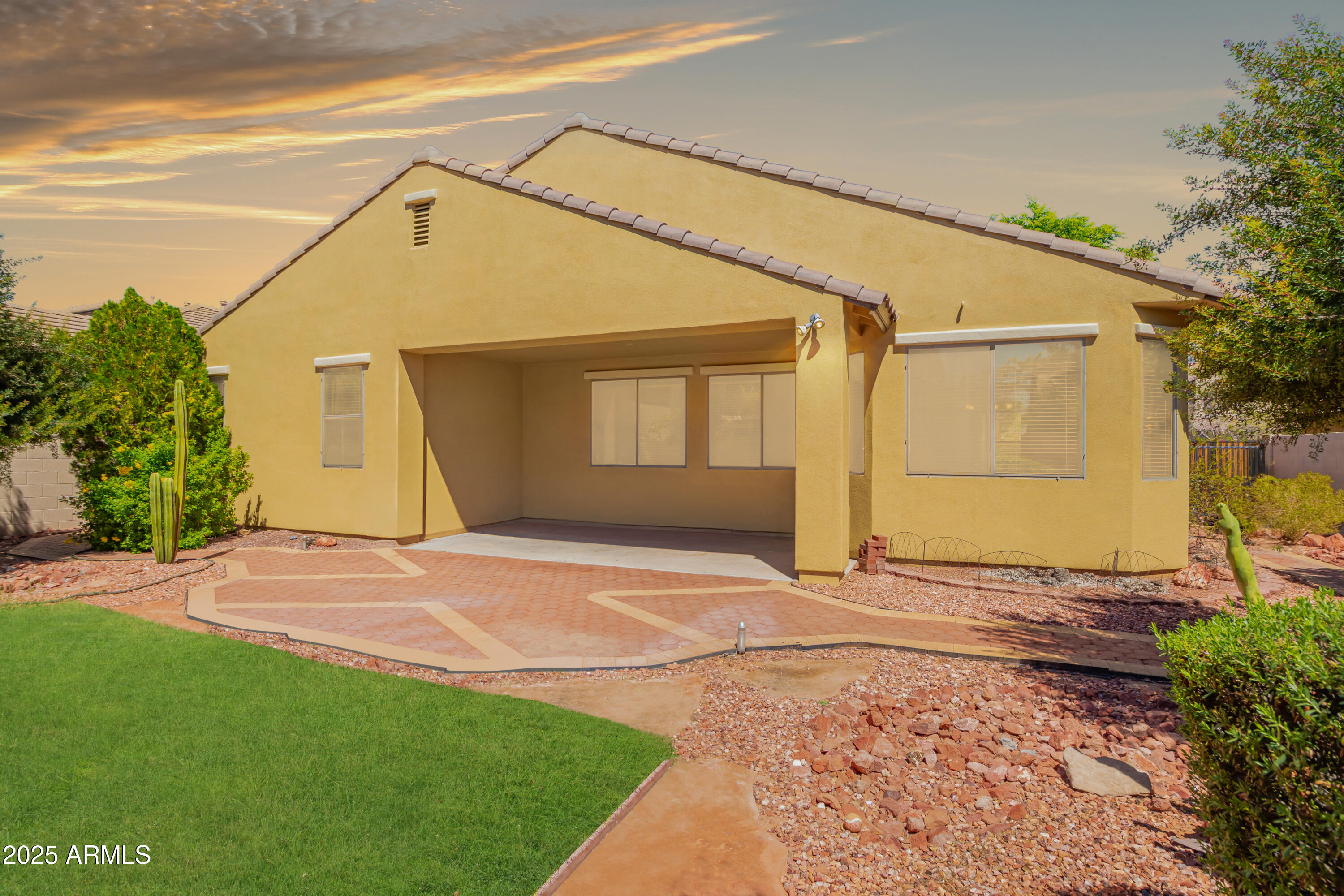 3325 E GRAND CANYON Drive