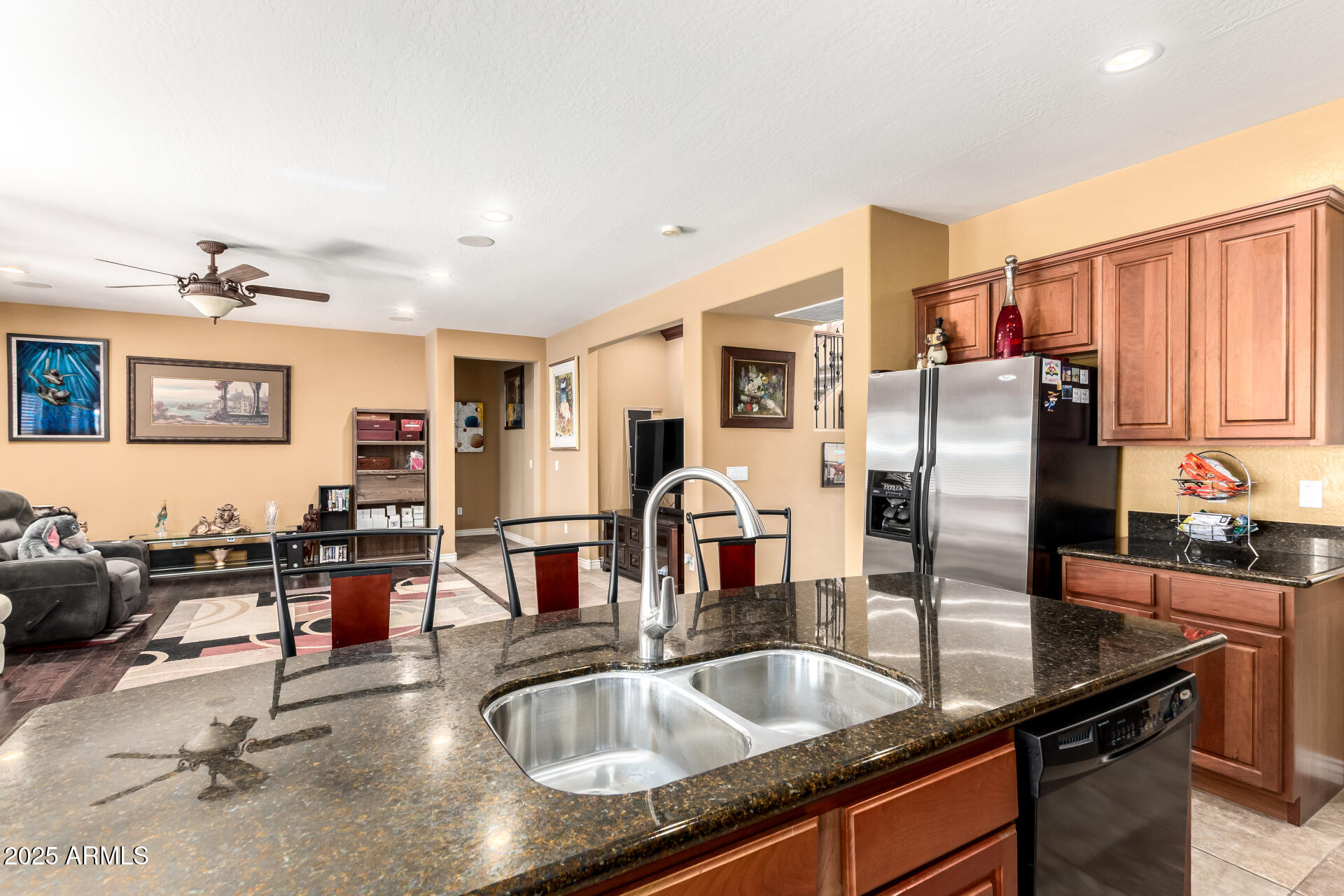 3325 E GRAND CANYON Drive