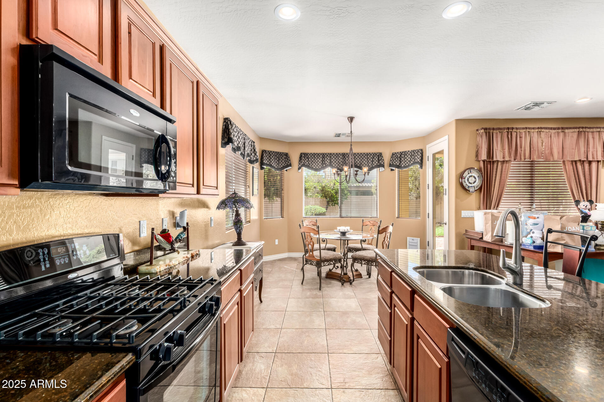 3325 E GRAND CANYON Drive