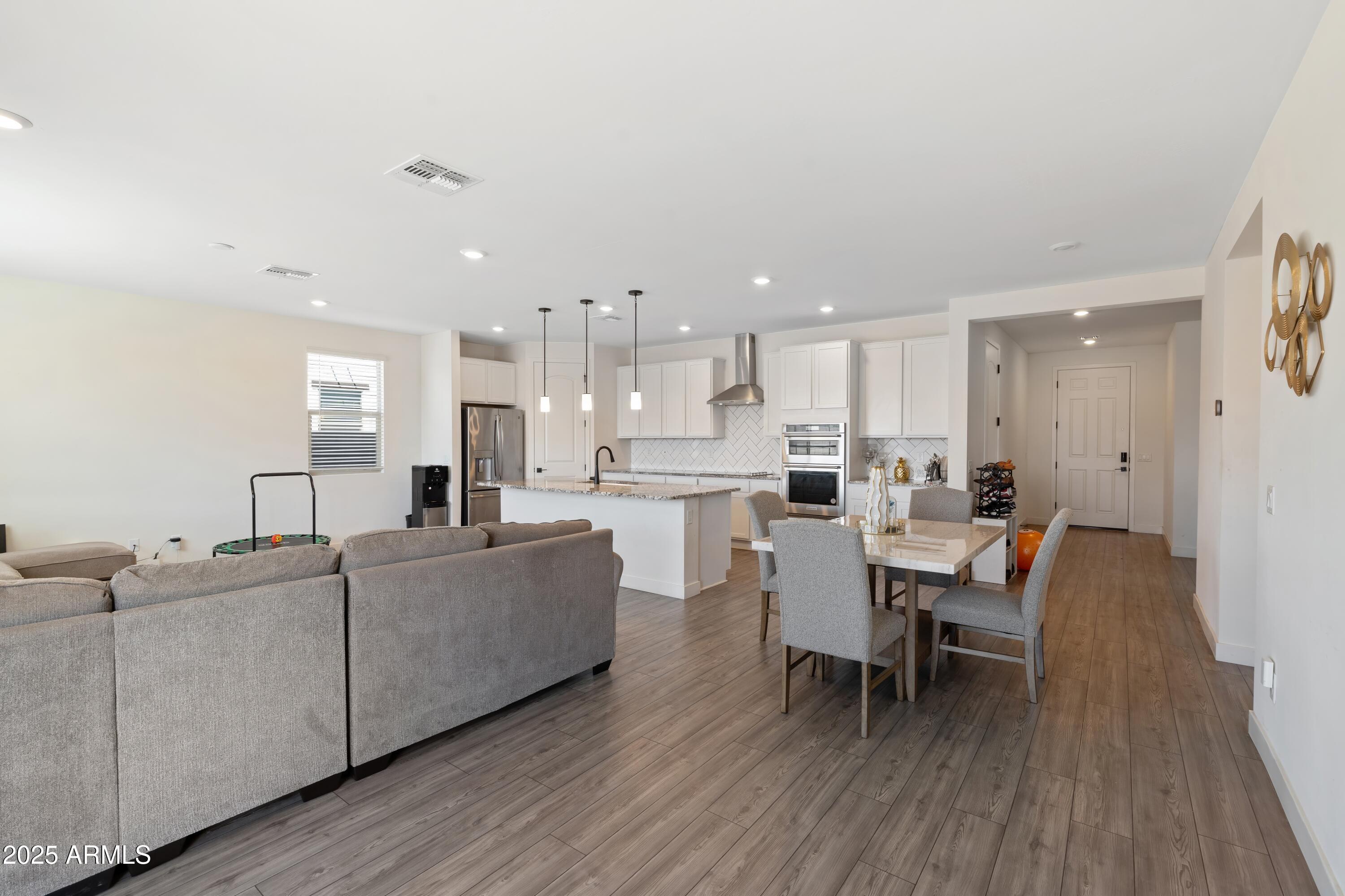 7352 S BRIARWOOD Lane