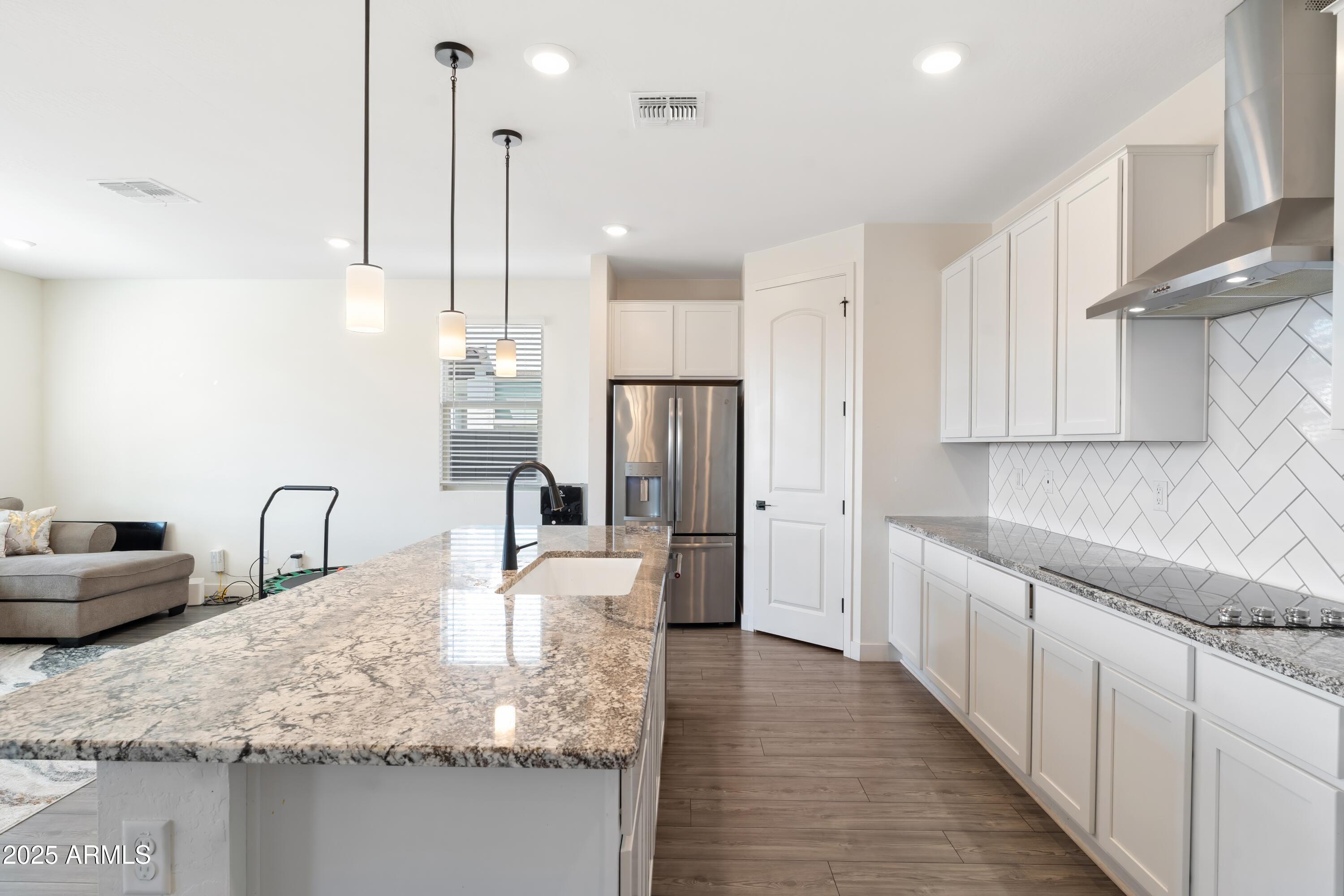 7352 S BRIARWOOD Lane