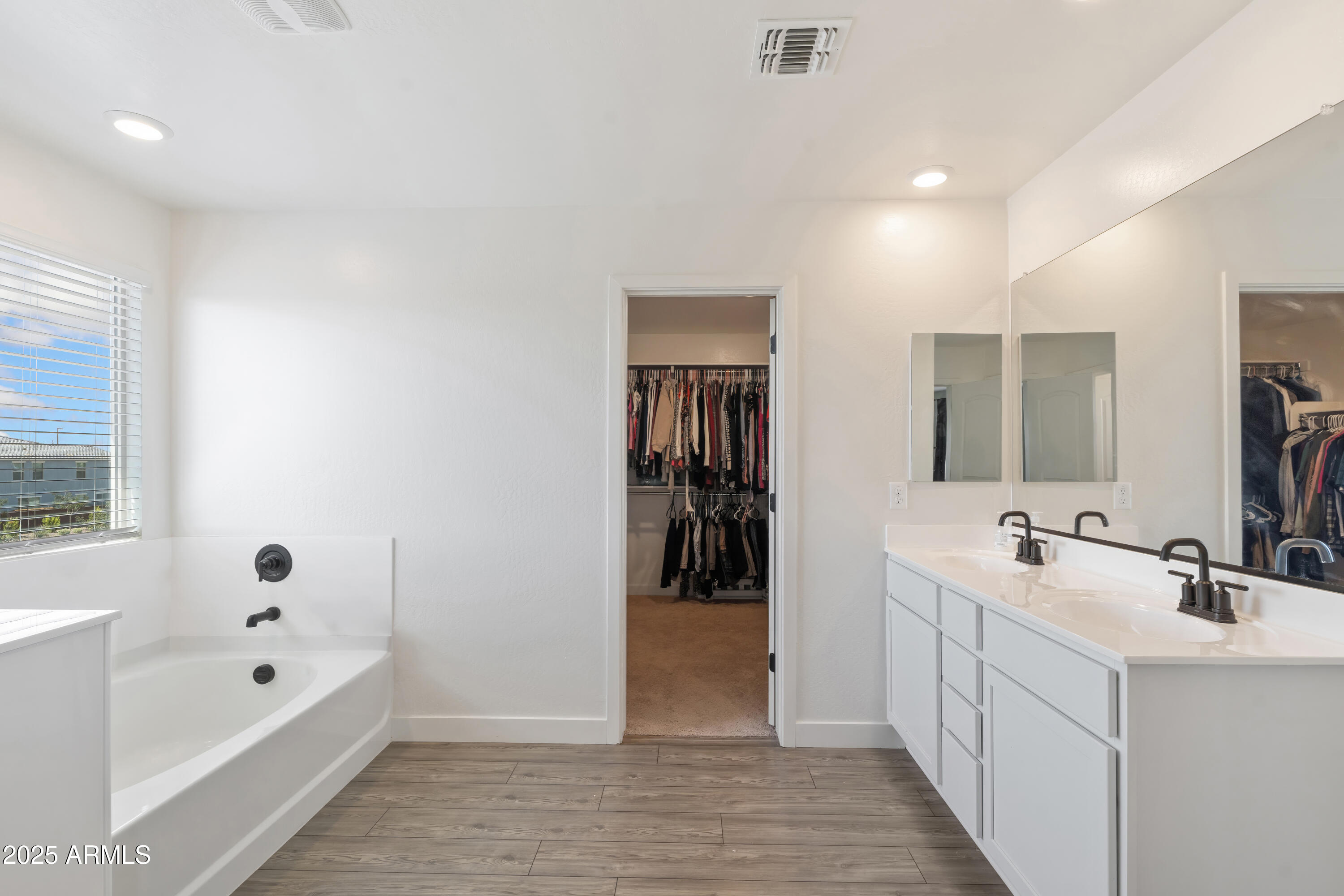 7352 S BRIARWOOD Lane