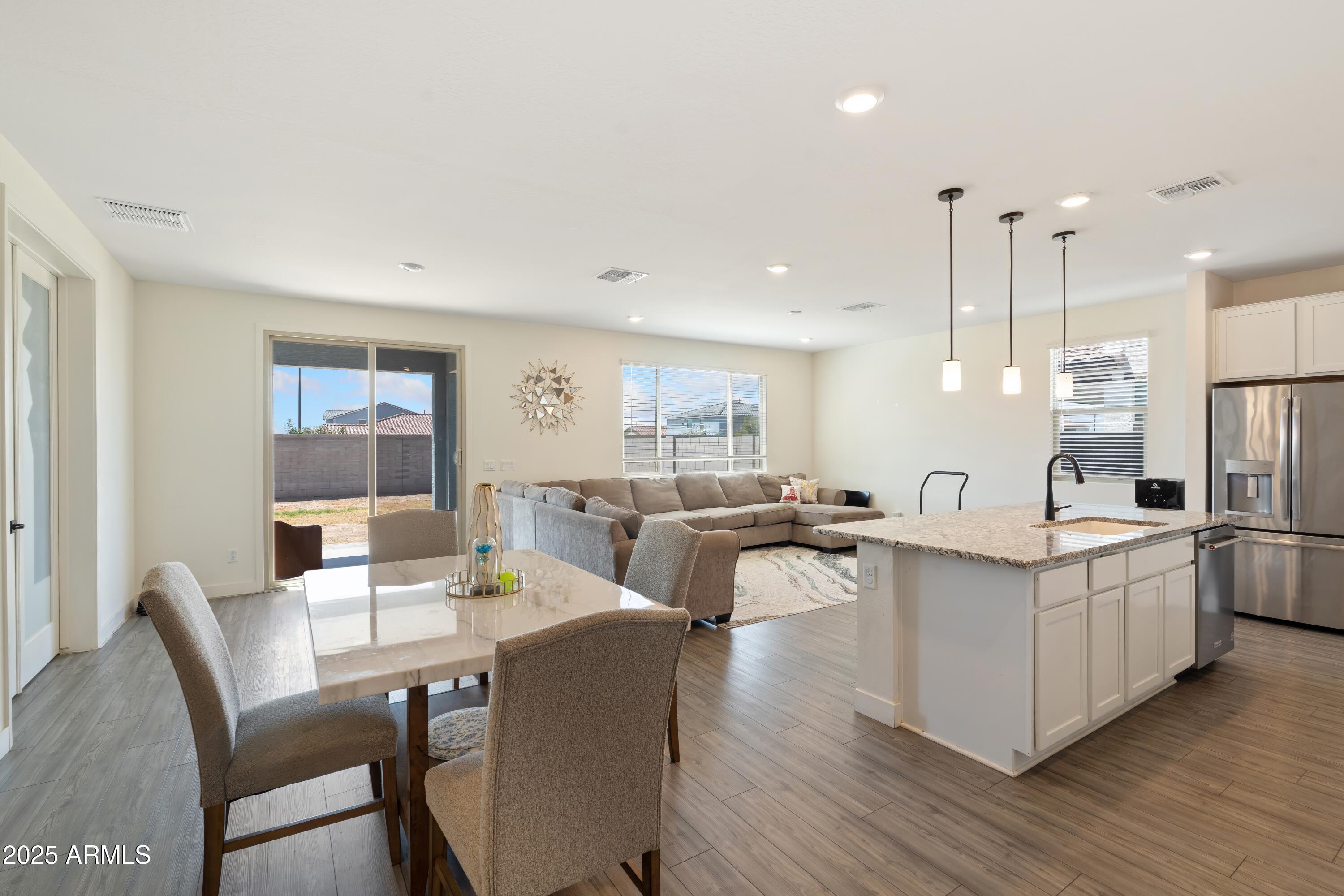 7352 S BRIARWOOD Lane