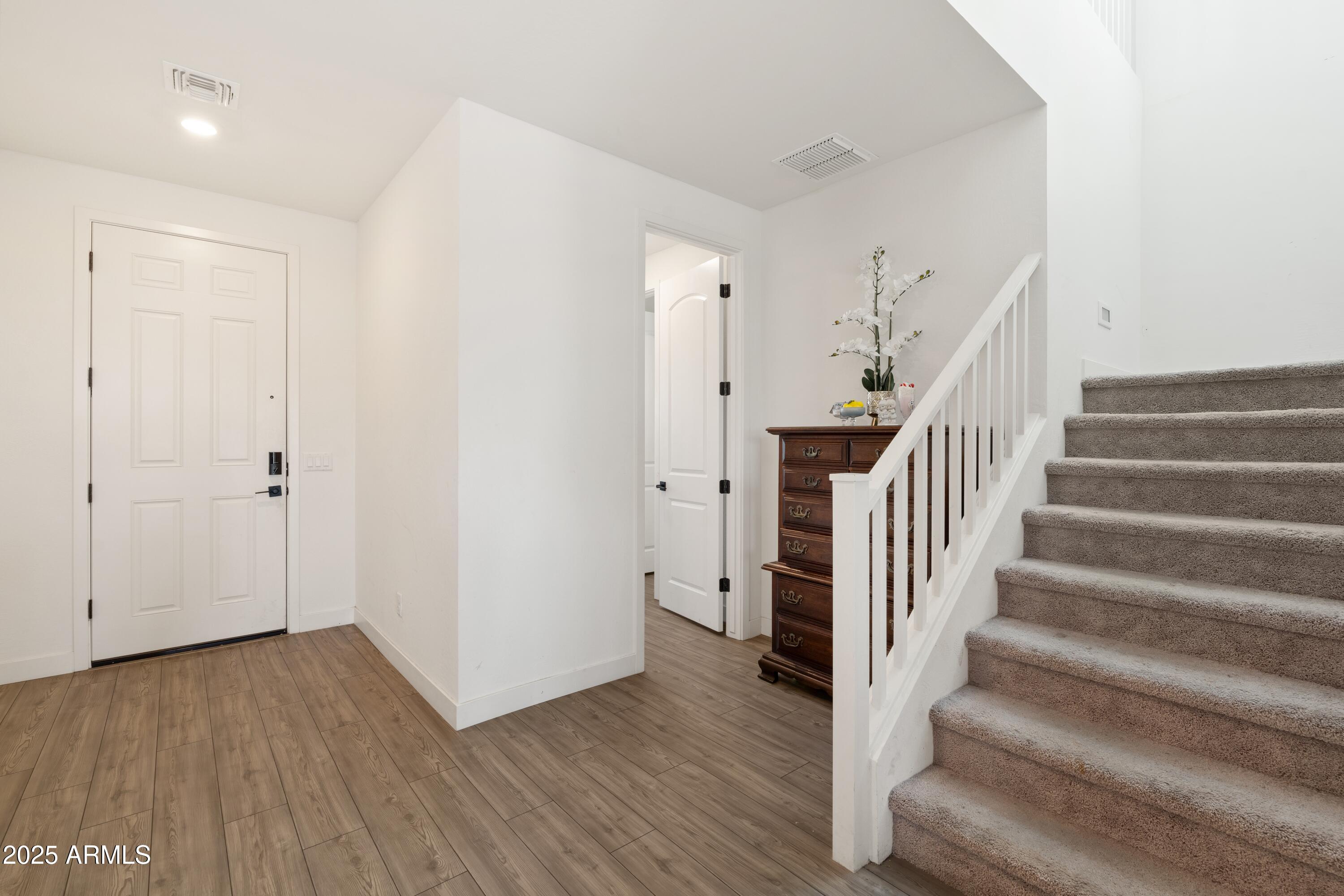 7352 S BRIARWOOD Lane