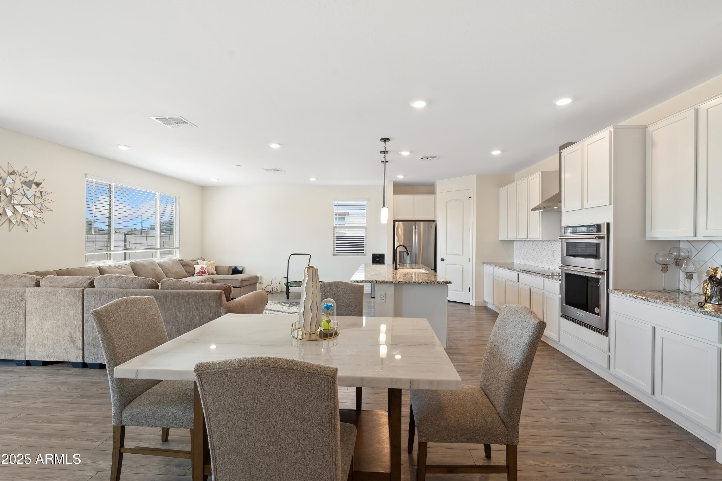 7352 S BRIARWOOD Lane