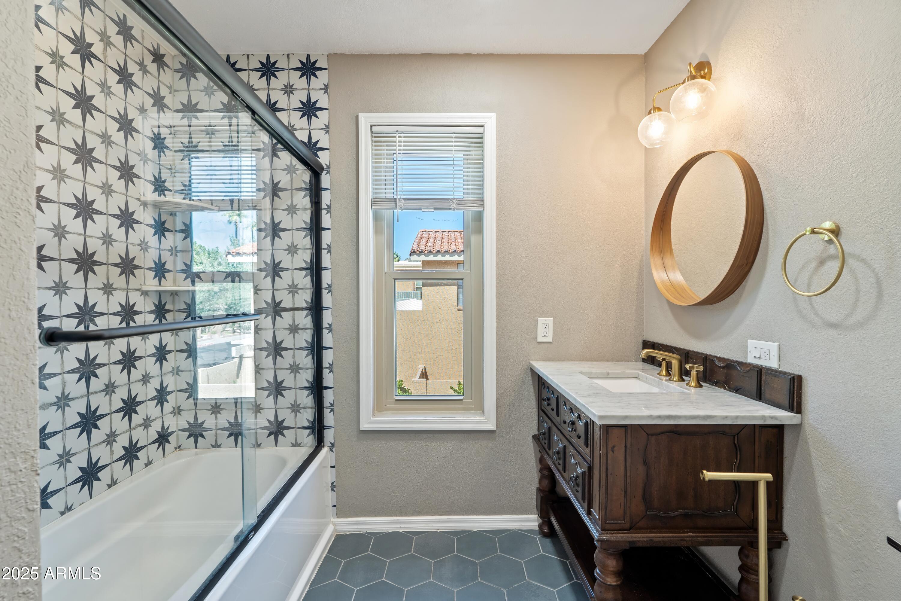 10420 N 11TH Street, 3