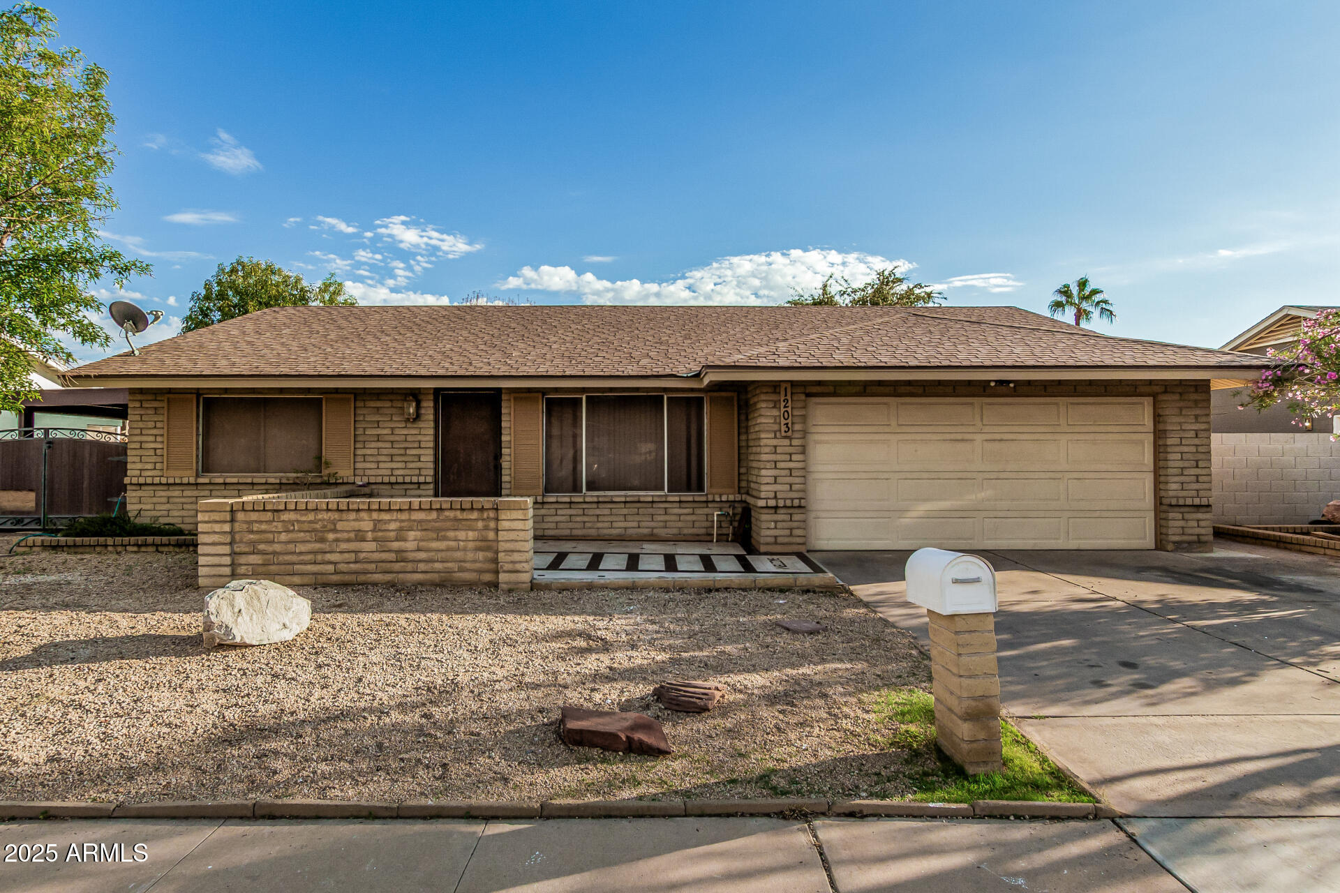 1203 W ALAMO Drive, Chandler