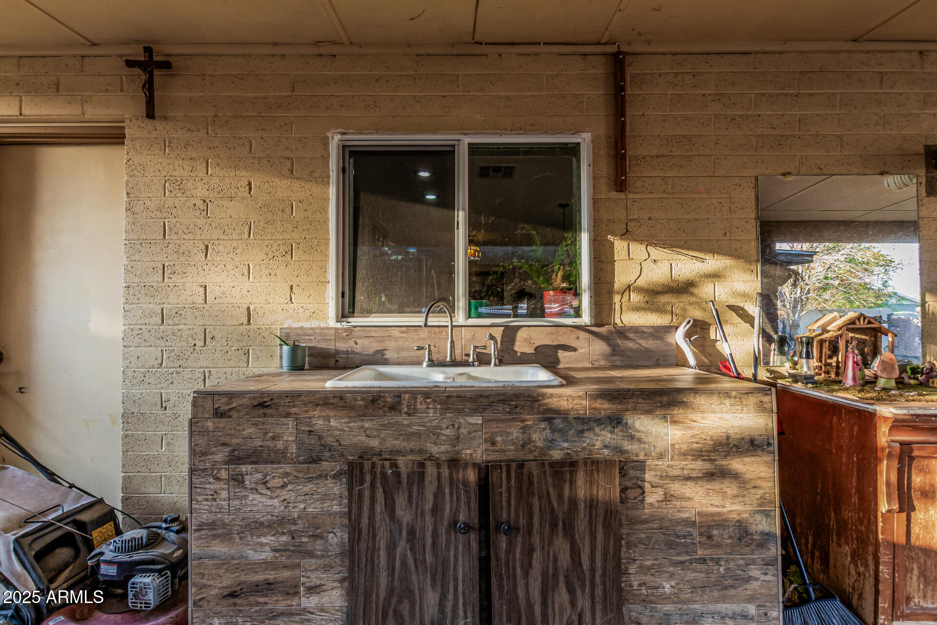 1203 W ALAMO Drive, Chandler