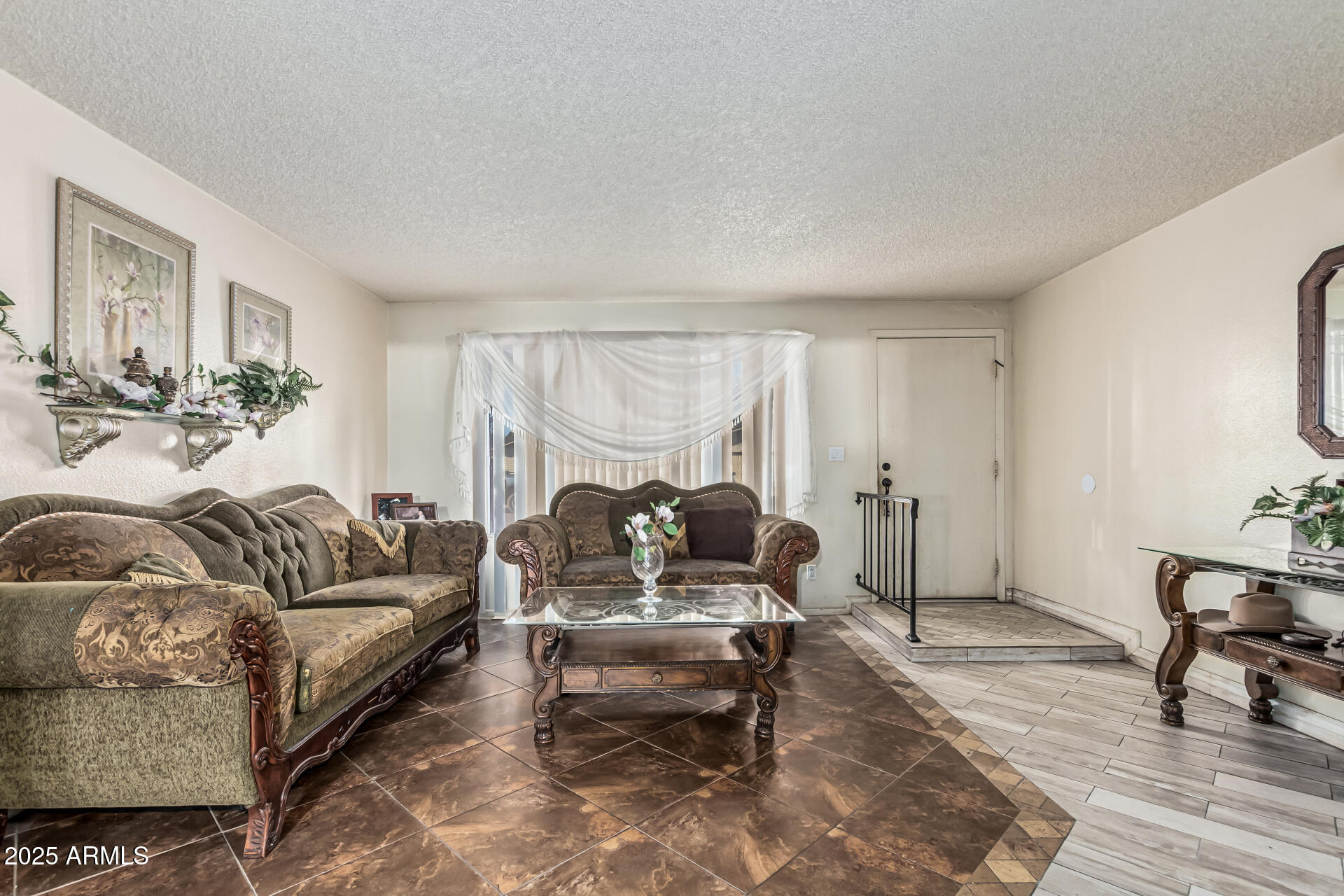 1203 W ALAMO Drive, Chandler