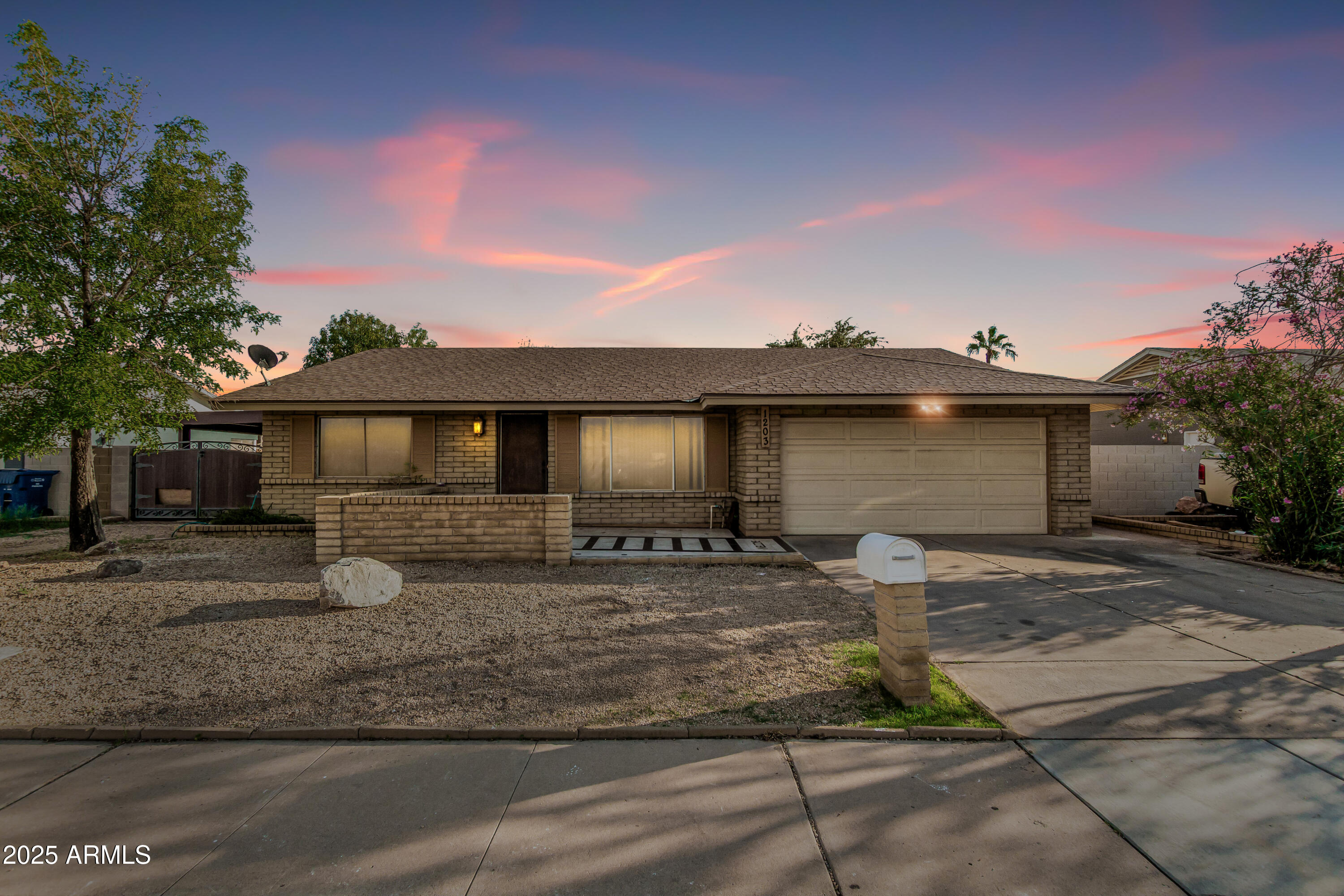 1203 W ALAMO Drive, Chandler