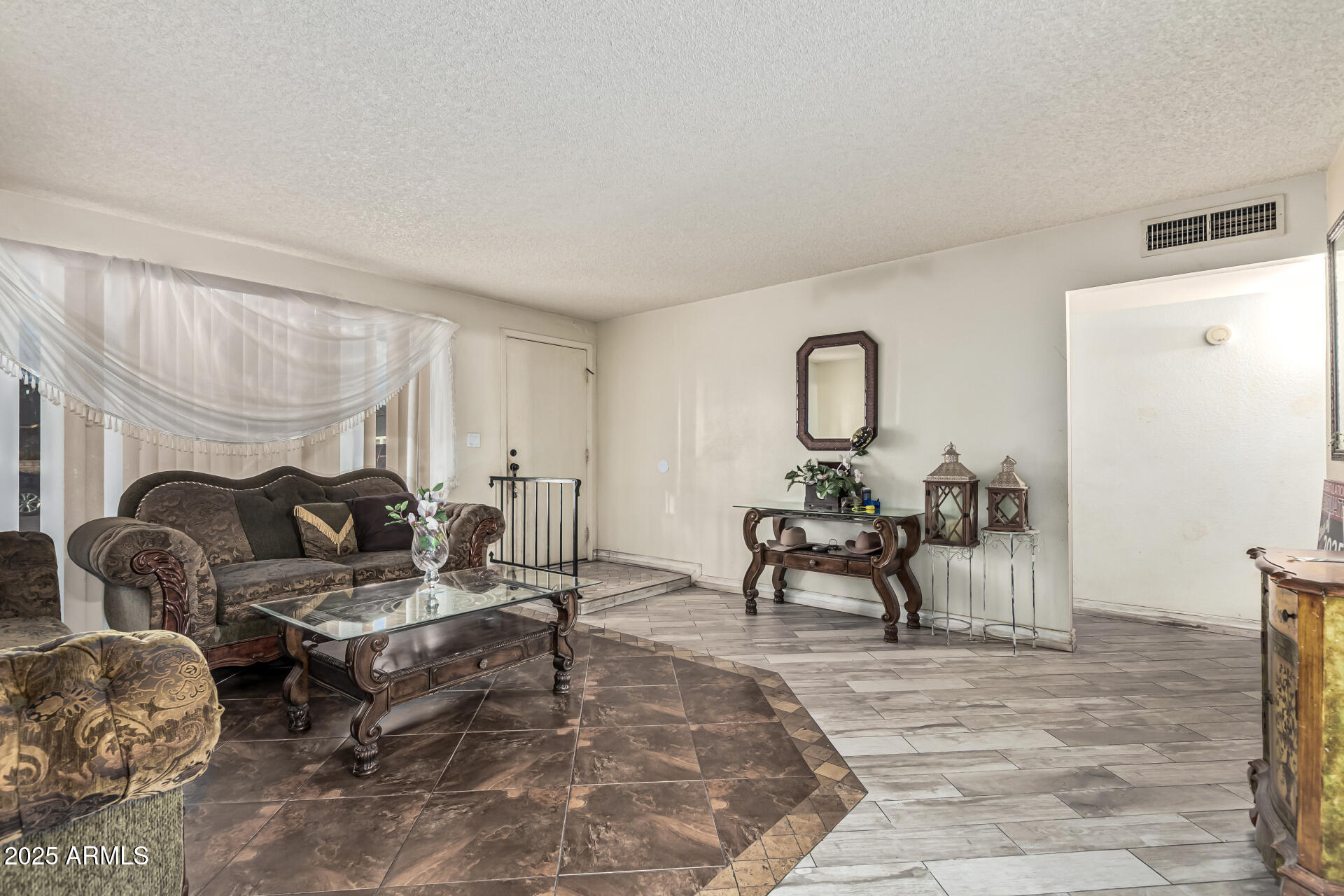 1203 W ALAMO Drive, Chandler