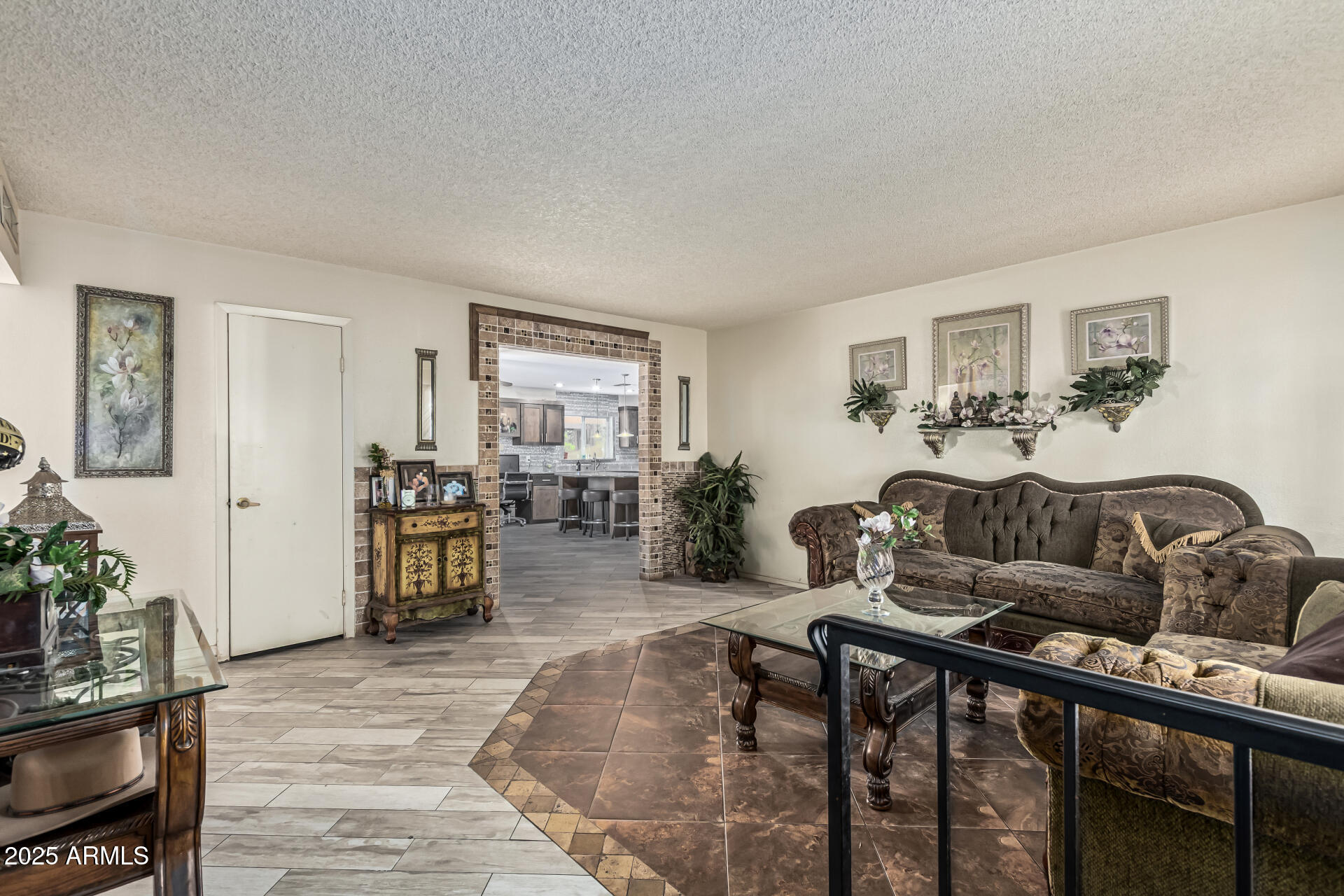 1203 W ALAMO Drive, Chandler