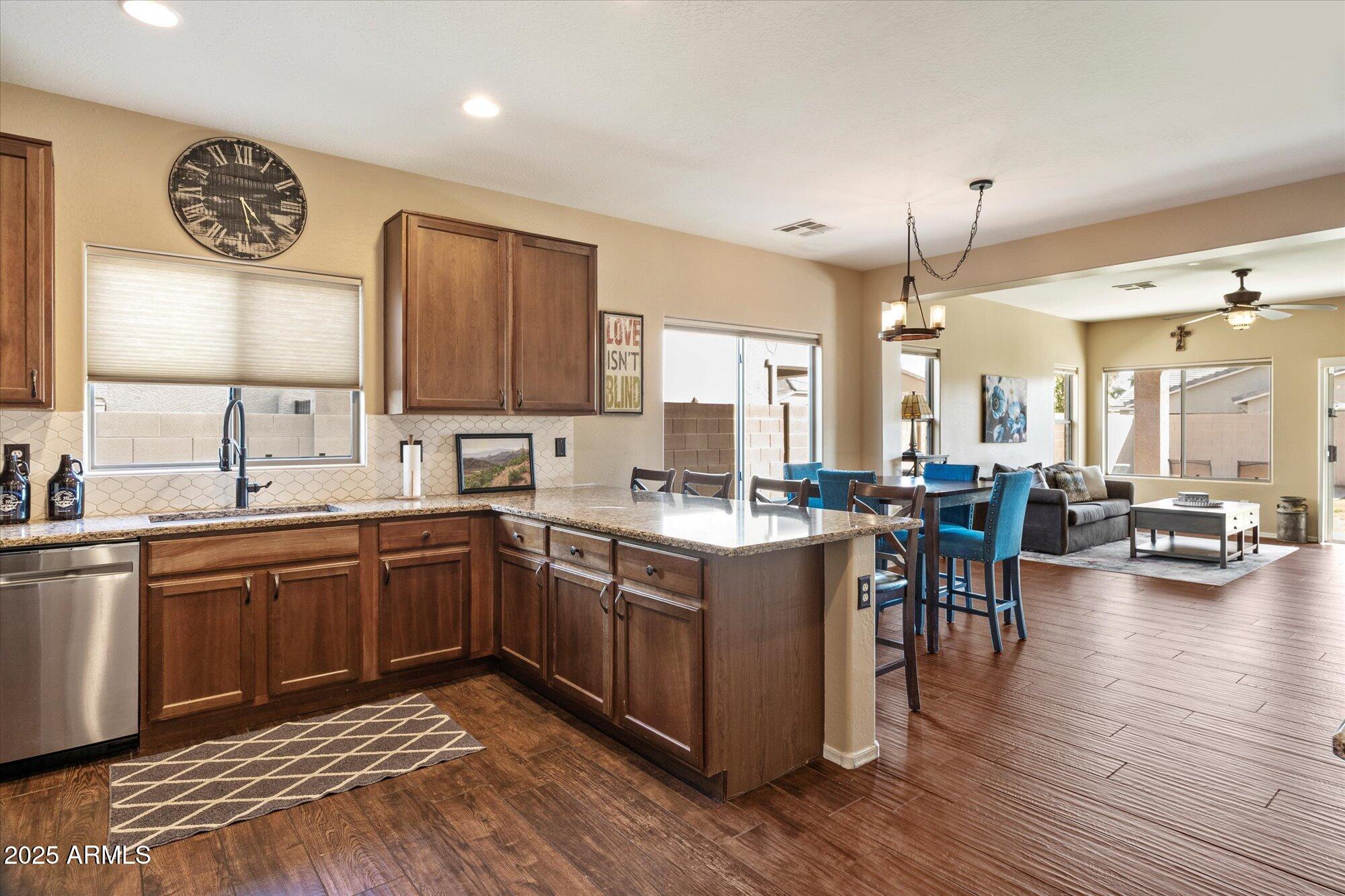 15623 W MACKENZIE Drive, Goodyear