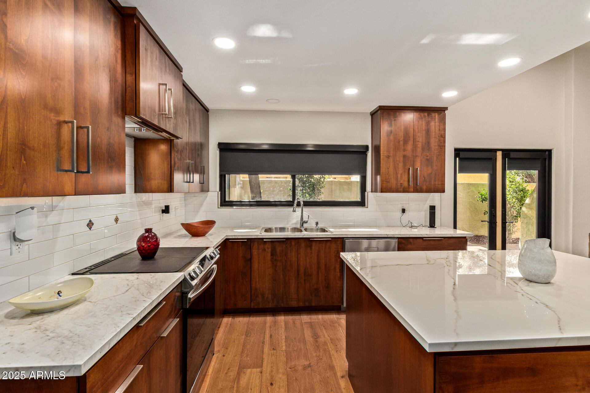 2111 W MARLETTE Avenue