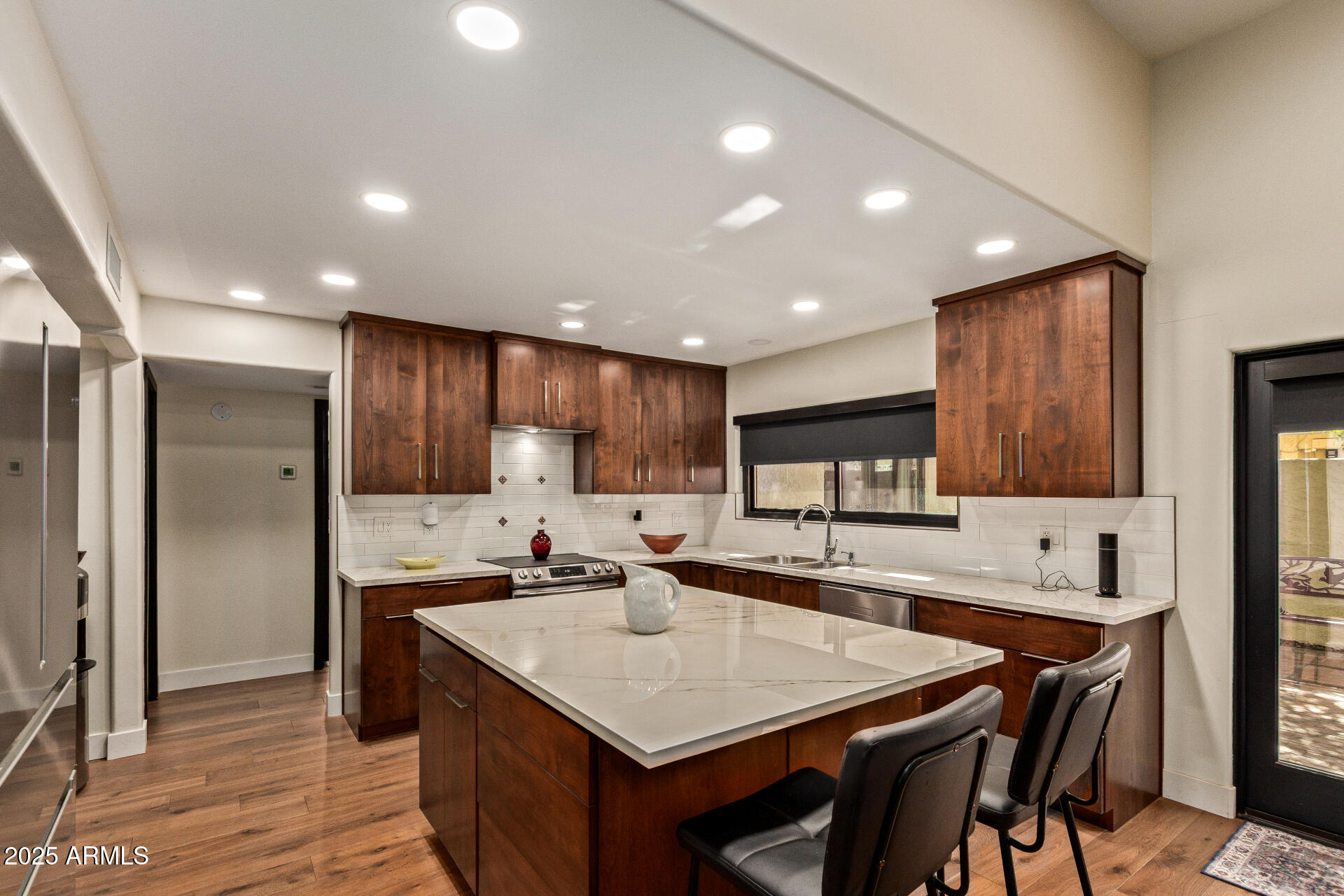 2111 W MARLETTE Avenue