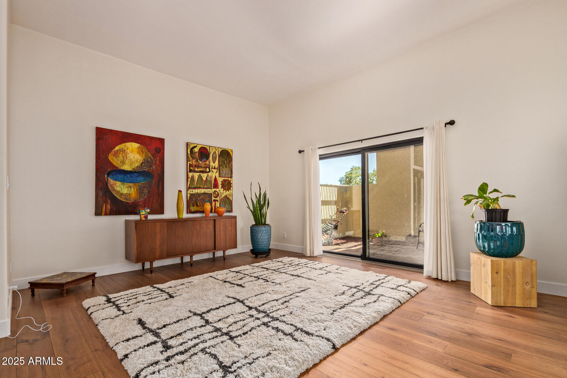 2111 W MARLETTE Avenue