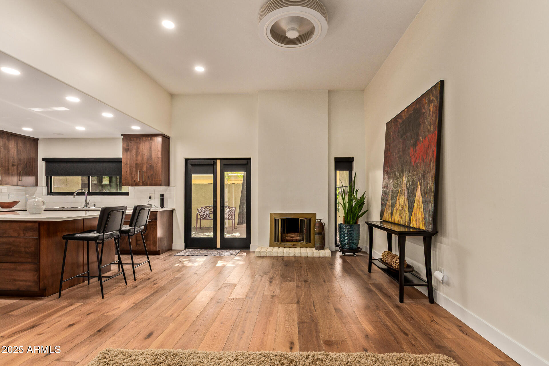 2111 W MARLETTE Avenue