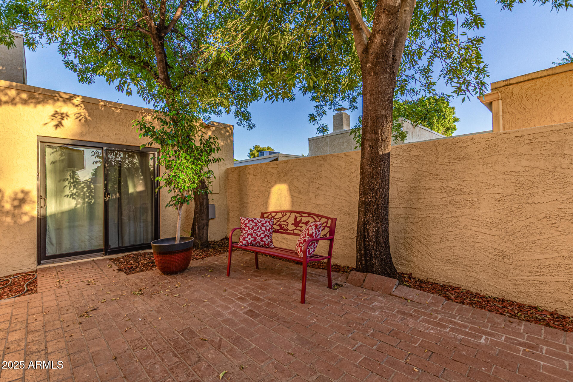 2111 W MARLETTE Avenue