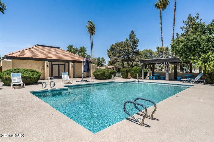 2111 W MARLETTE Avenue