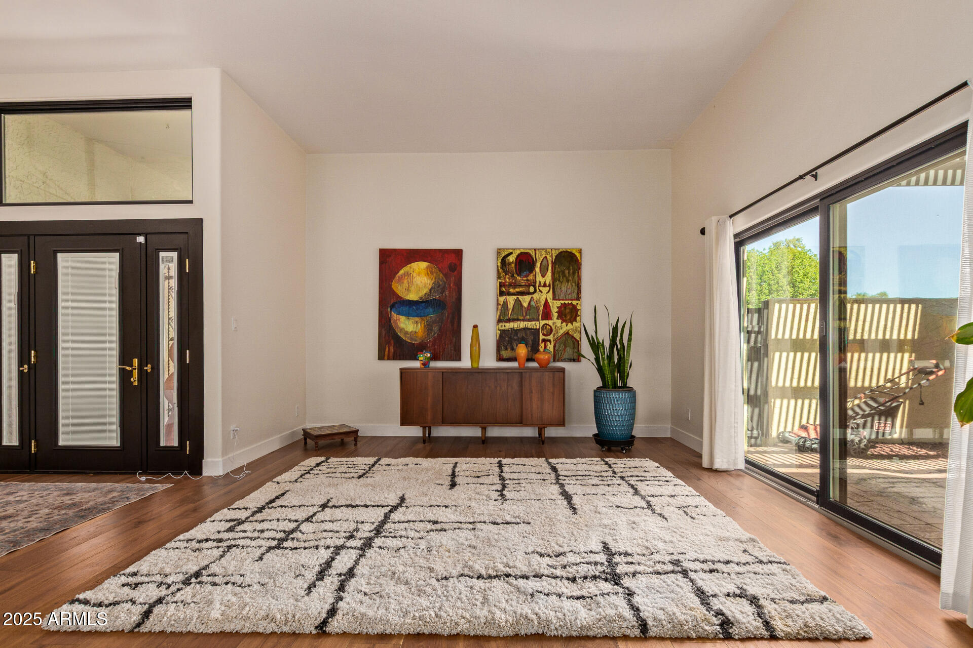 2111 W MARLETTE Avenue